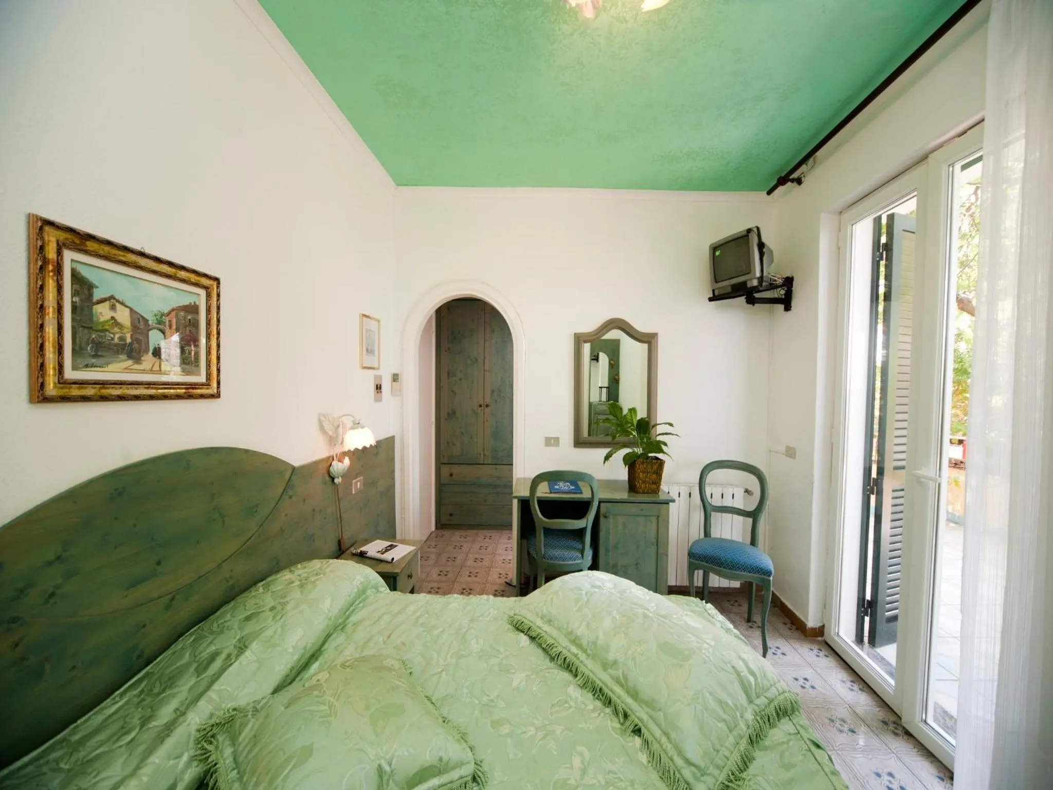 Balcony/Terrace, Bed in Hotel Giardino Delle Ninfe E La Fenice
