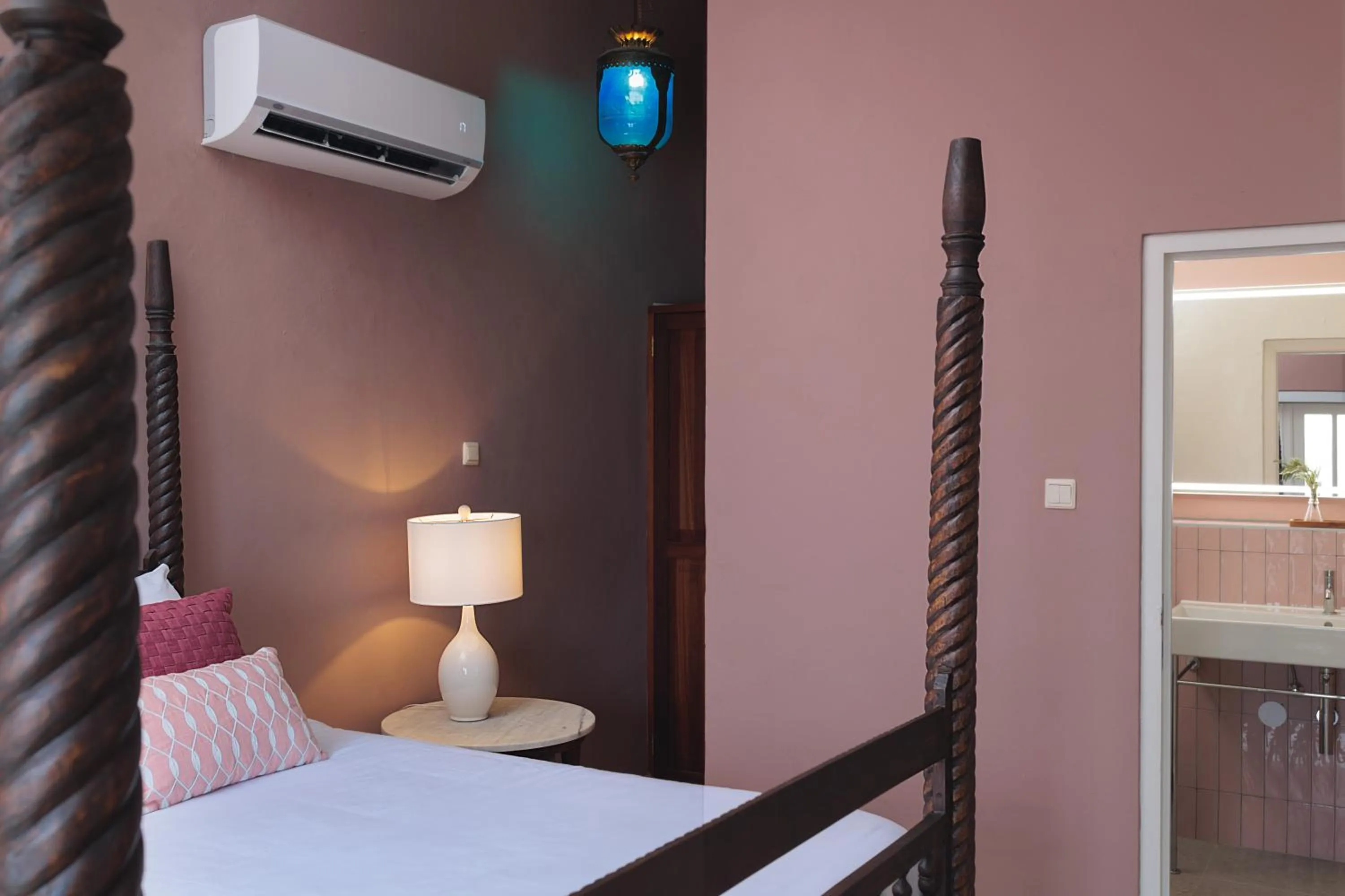 Bed in Kura Botanica Hotel