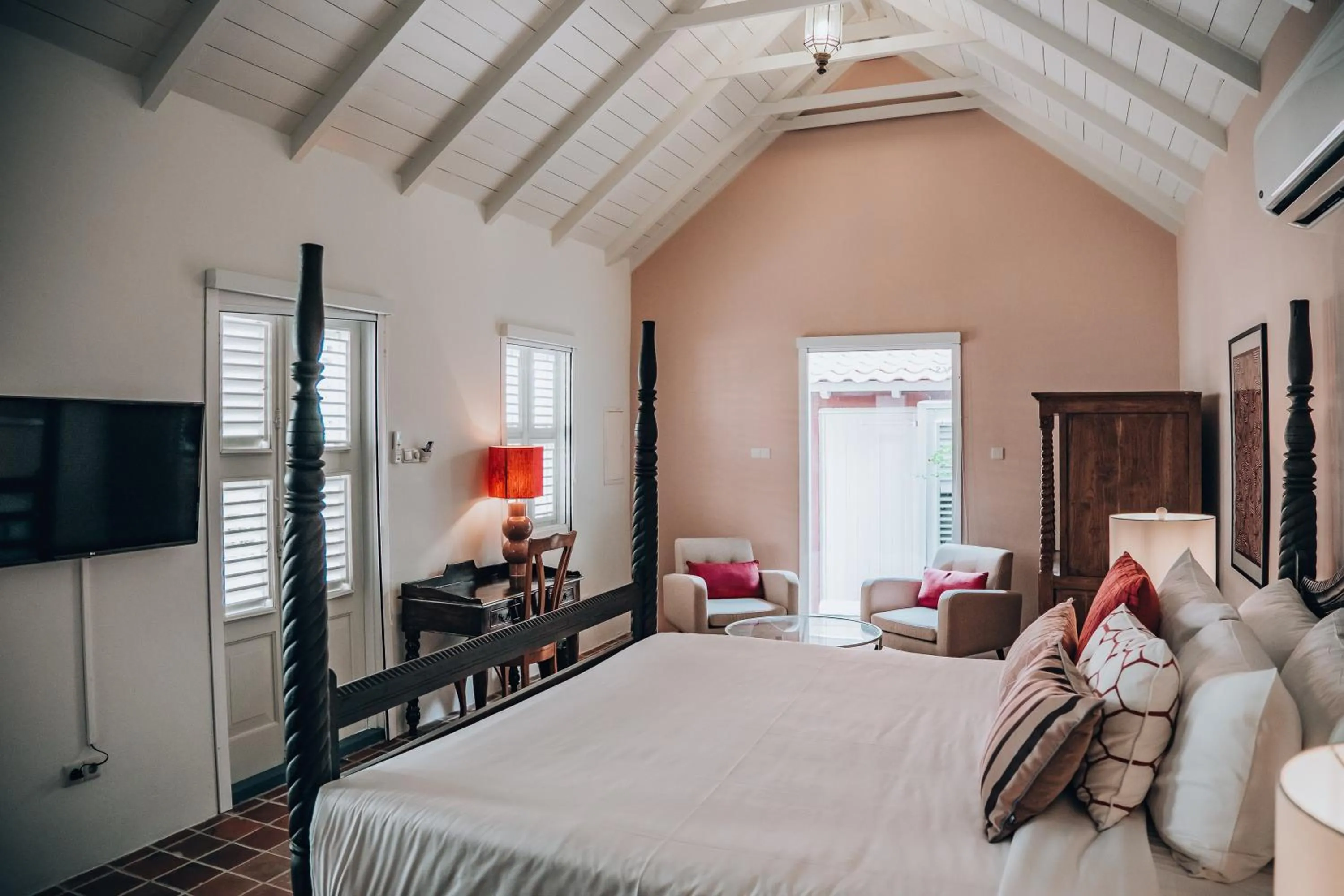 Bed in Kura Botanica Hotel