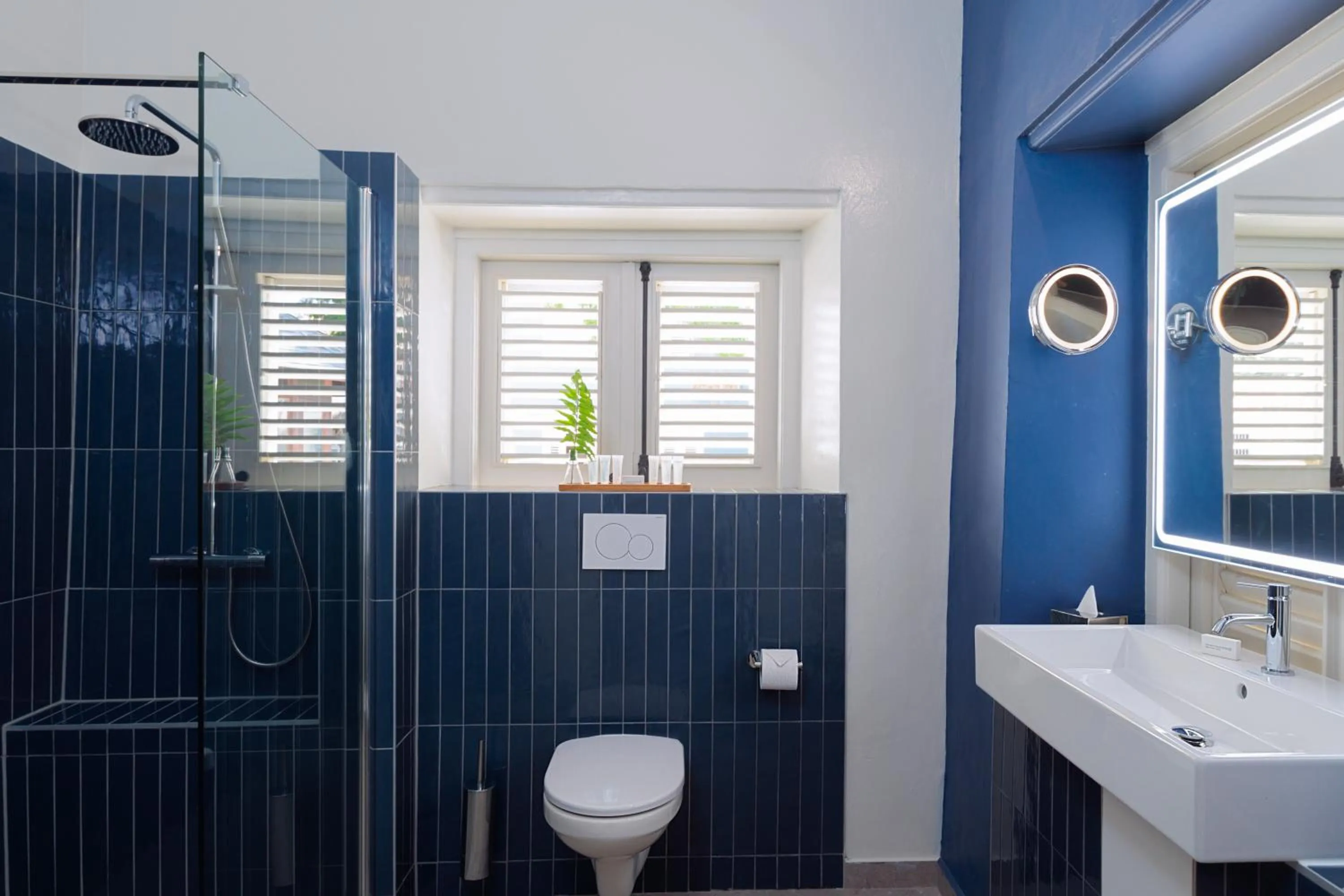 Shower in Kura Botanica Hotel