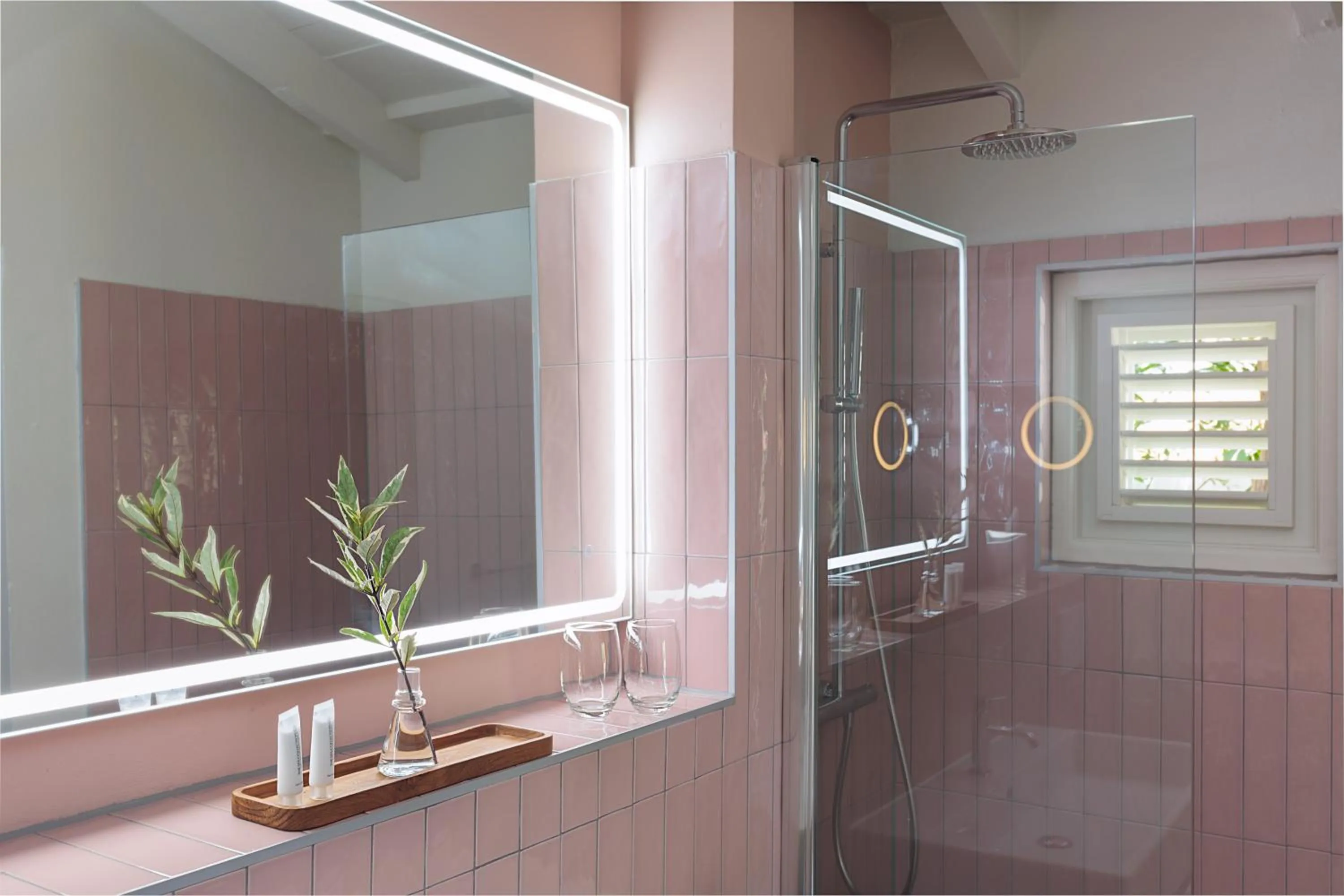 Bathroom in Kura Botanica Hotel