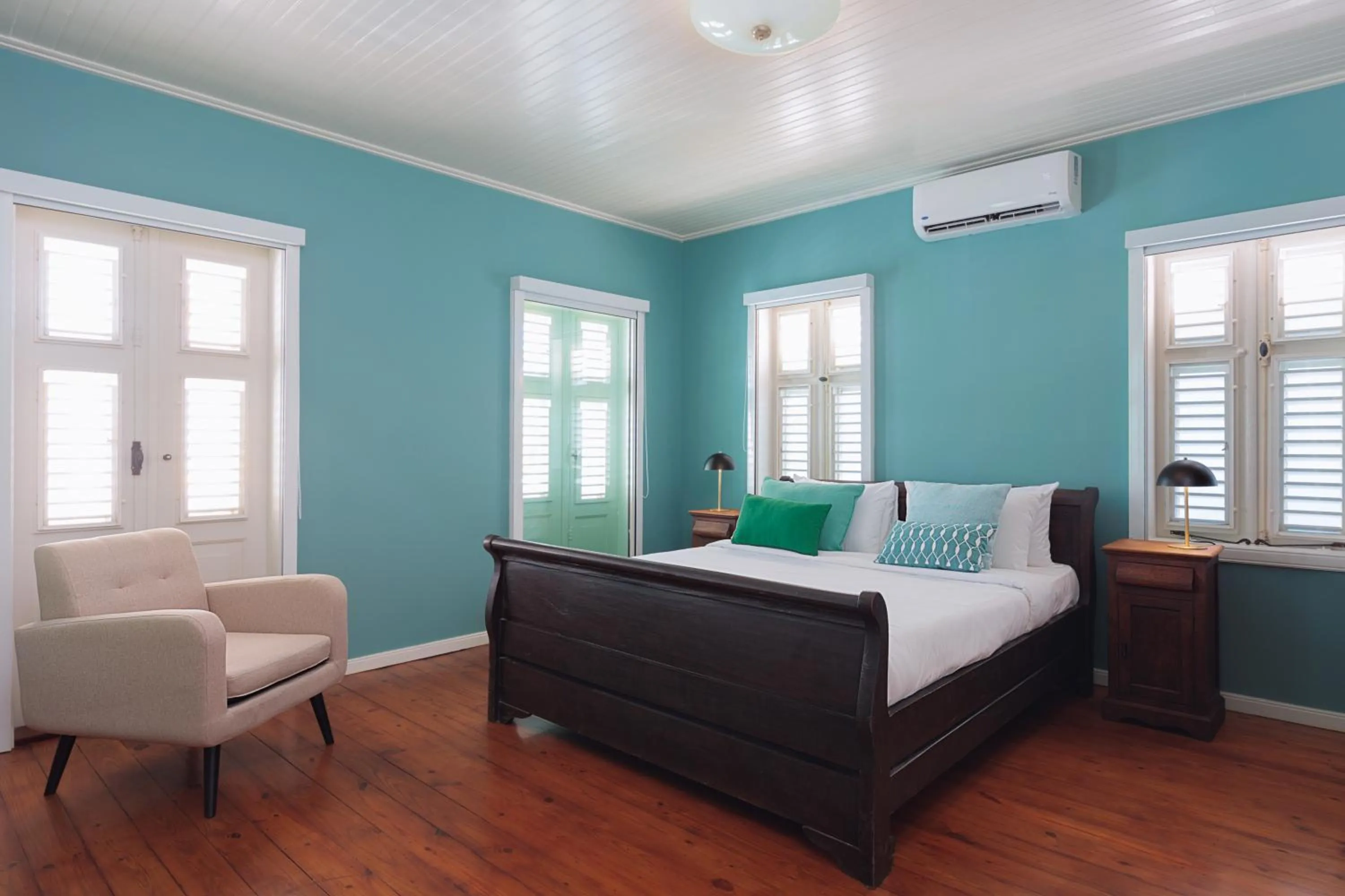 Bed in Kura Botanica Hotel