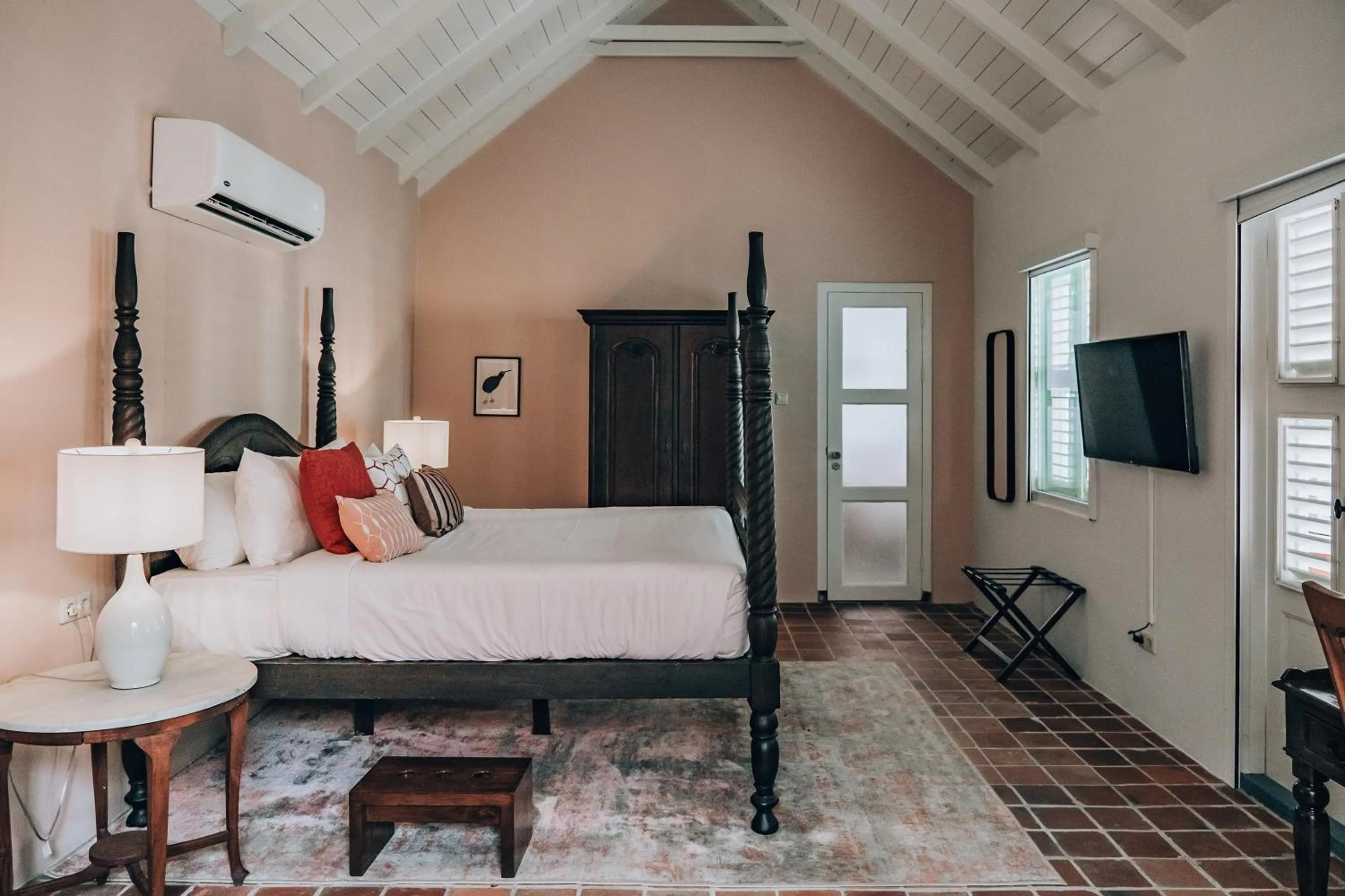 Bed in Kura Botanica Hotel