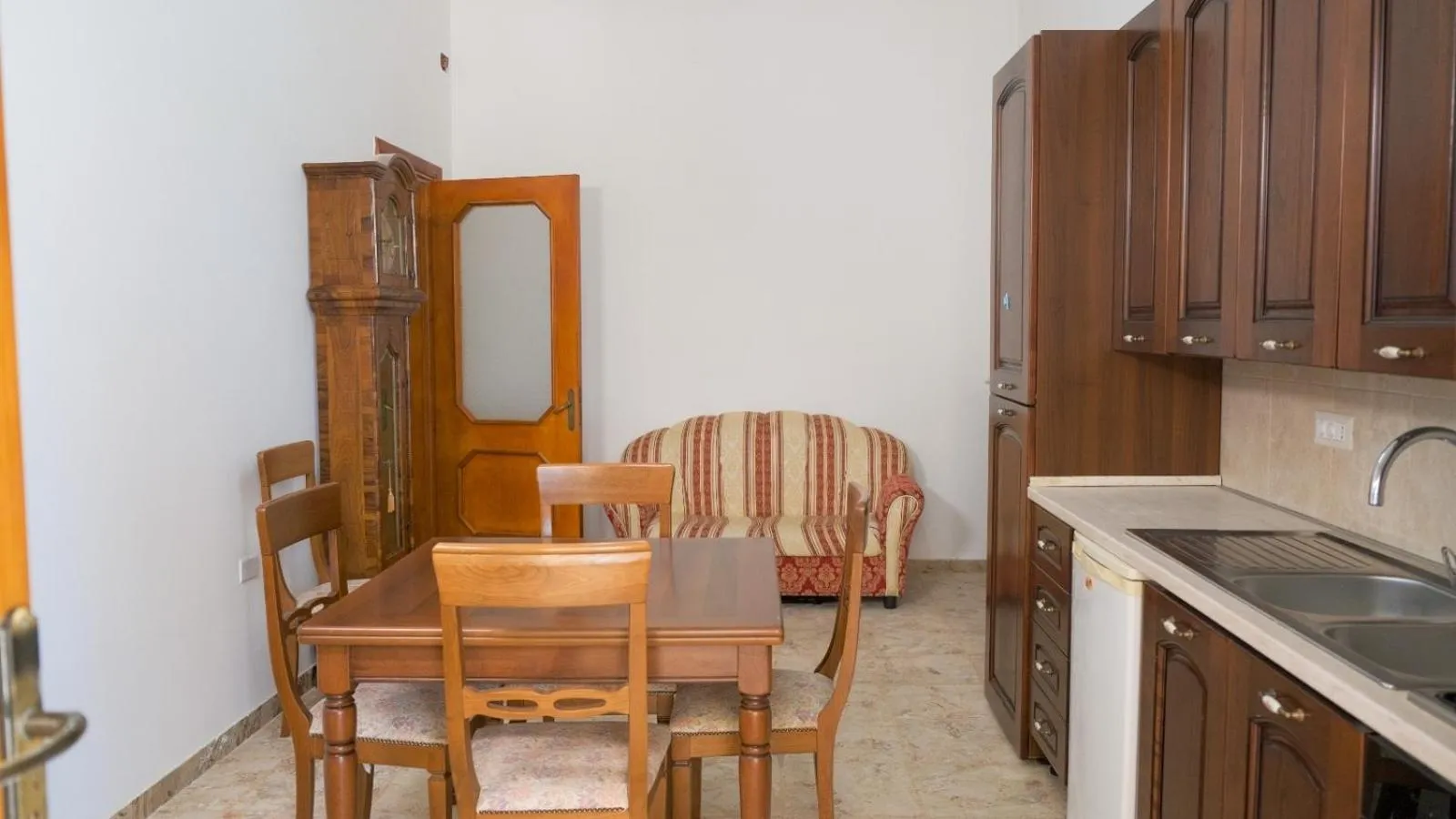 Kitchen or kitchenette in Casolare Lodedo