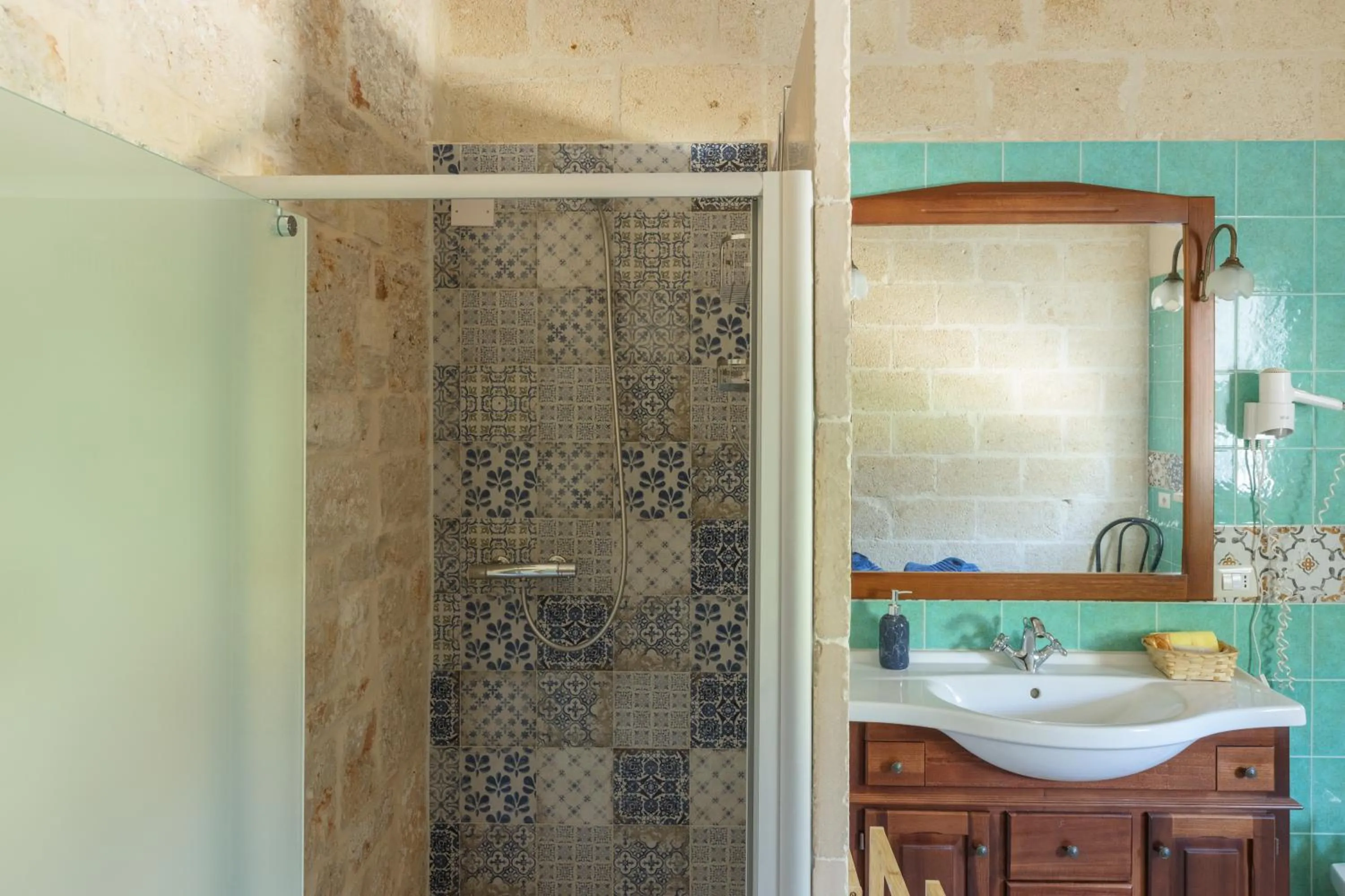 Shower in Casolare Lodedo