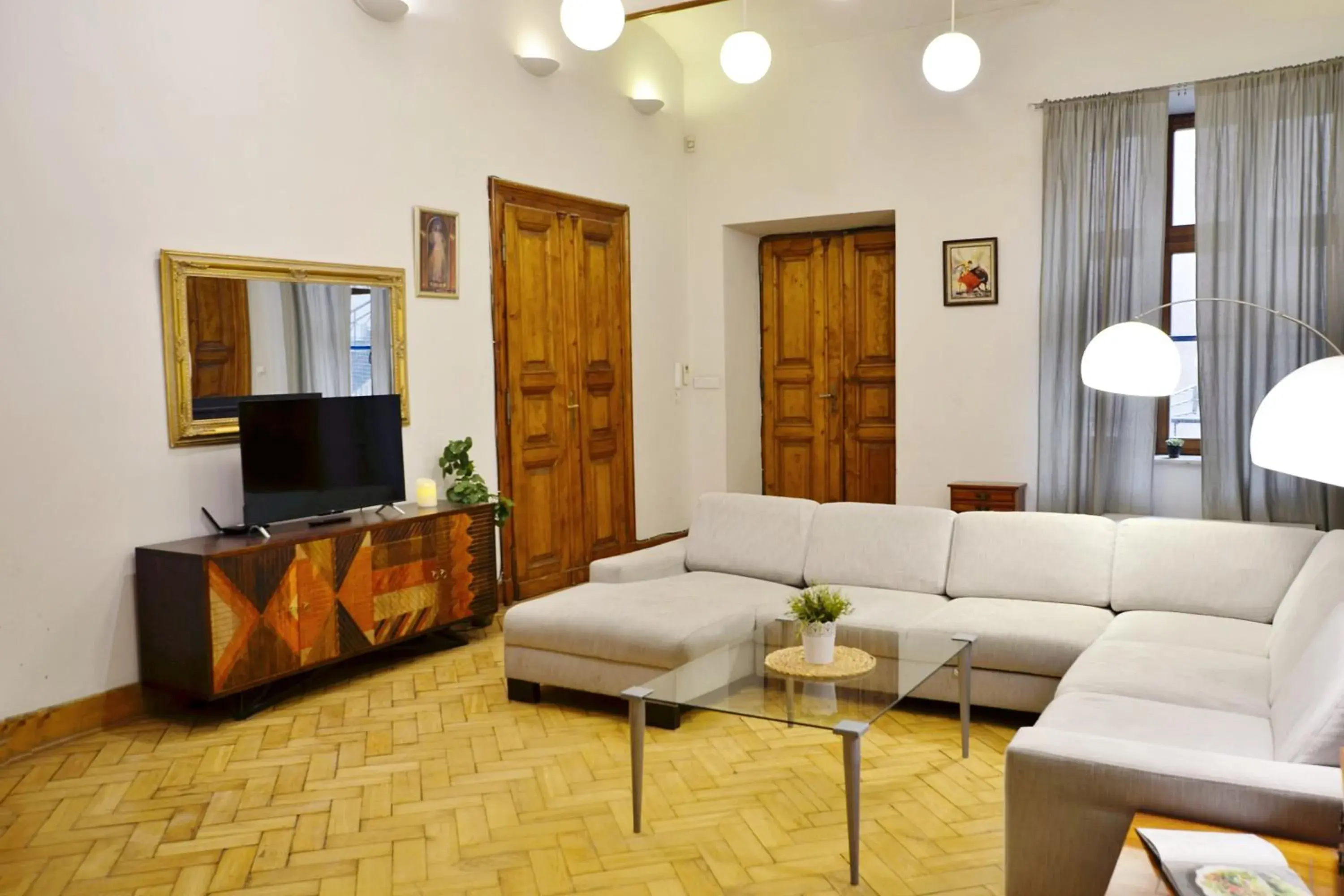 Four-Bedroom Apartment - Gertrudy Street in P&J Apartments Floriańska Four-Bedroom Apartment - Gertrudy Street in P&J Apartments Floriańska