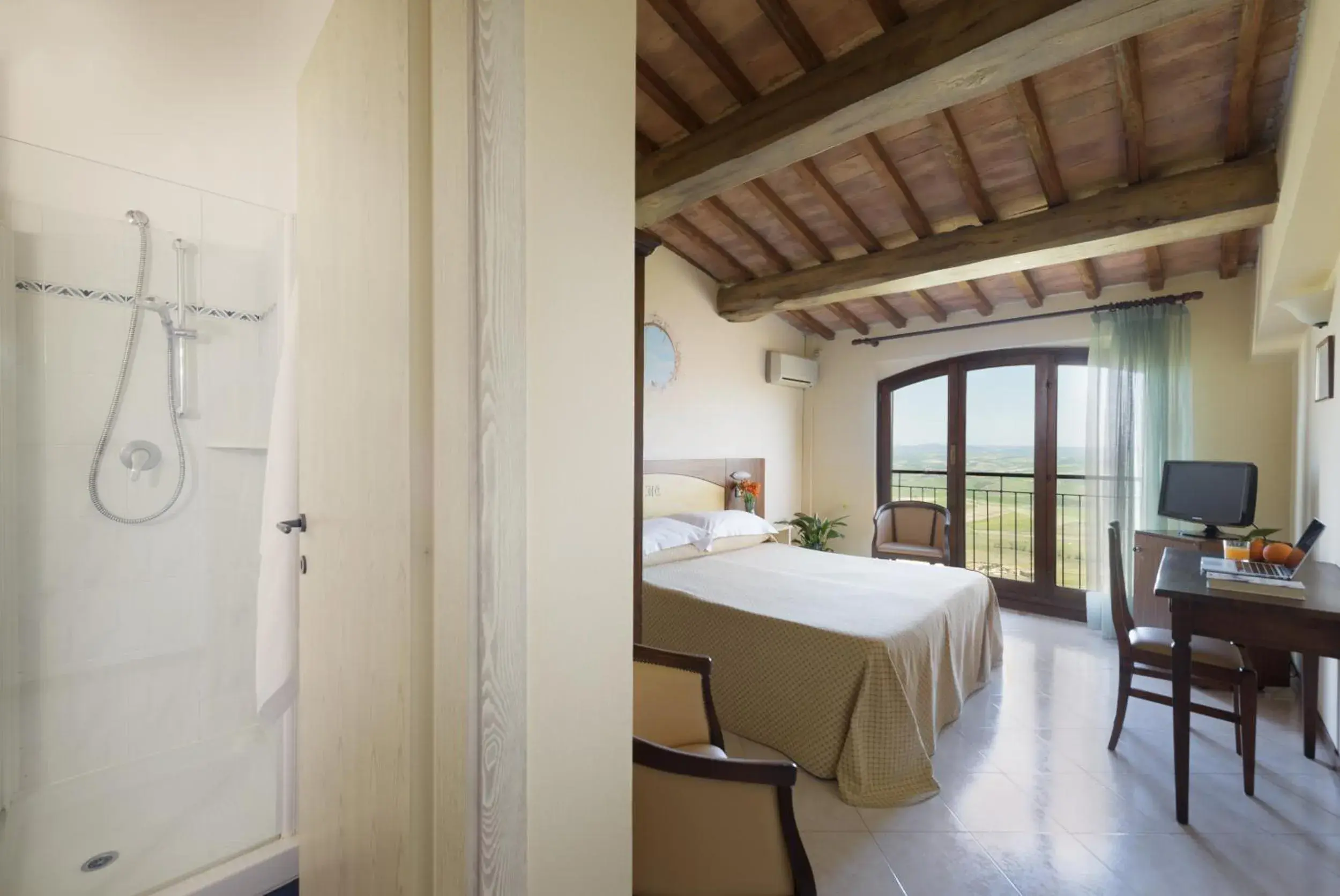 Superior Double/Twin Room in Hotel Dei Capitani Superior Double/Twin Room in Hotel Dei Capitani