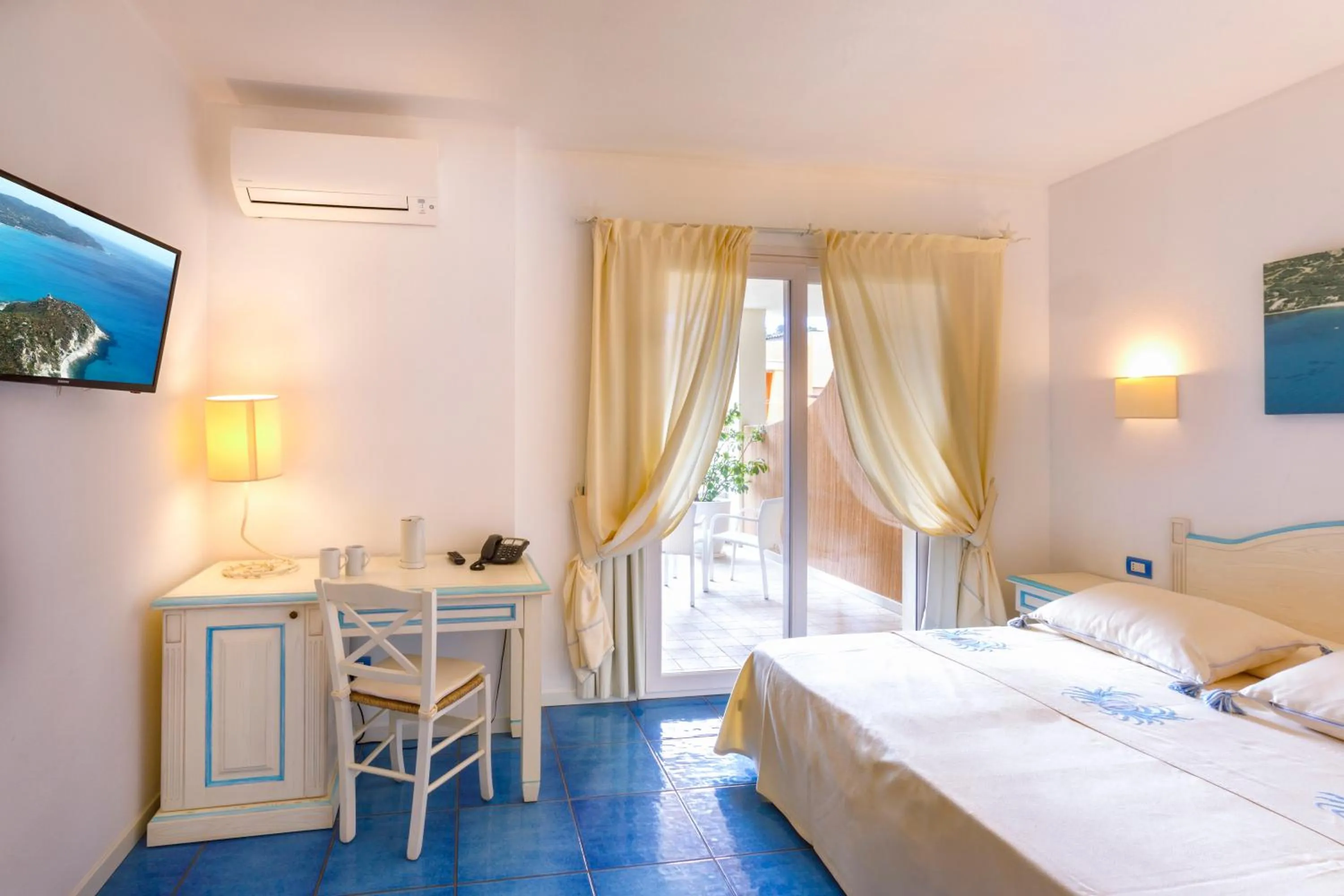 Bedroom, Bed in Janas Hotel