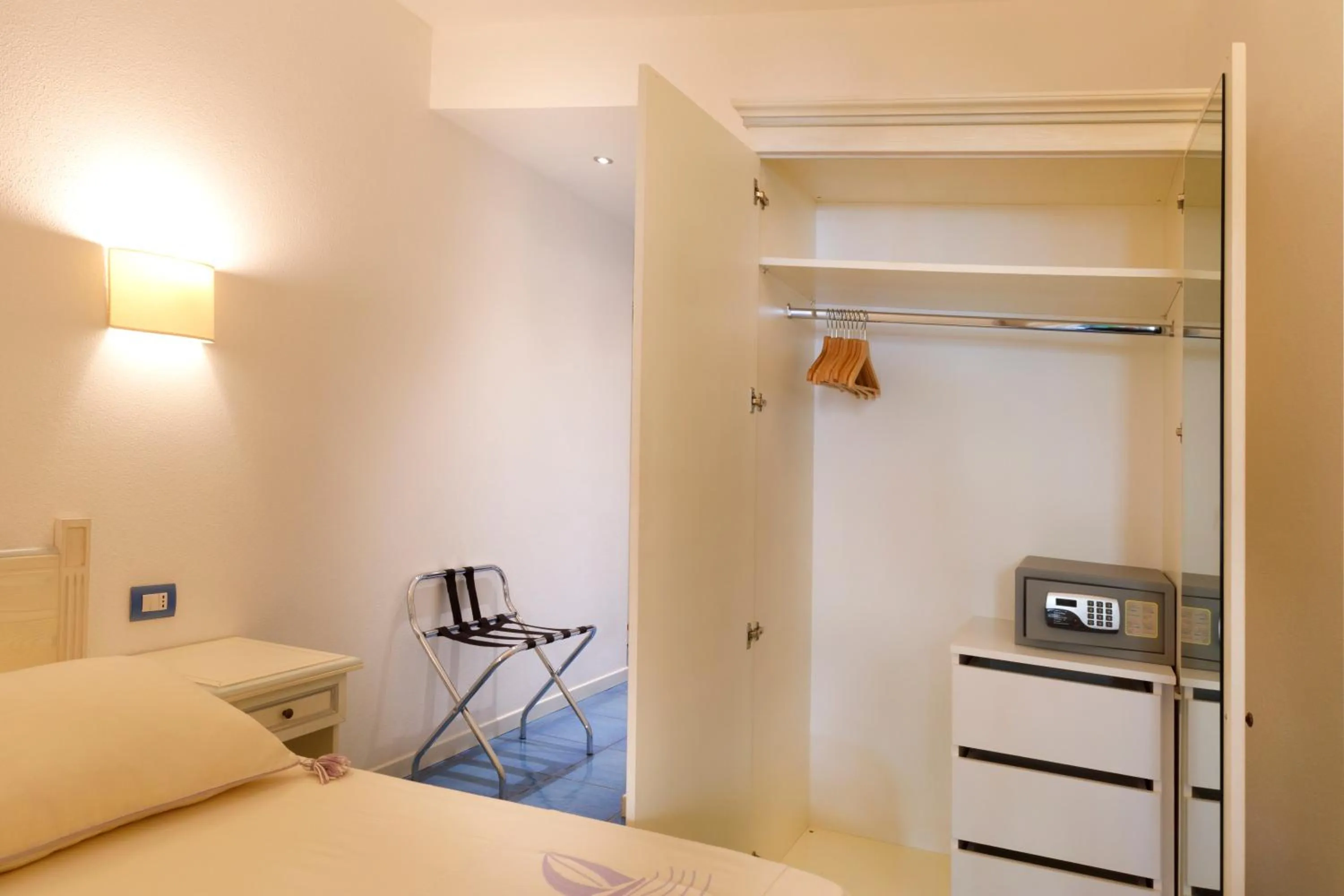 Bedroom, Bed in Janas Hotel