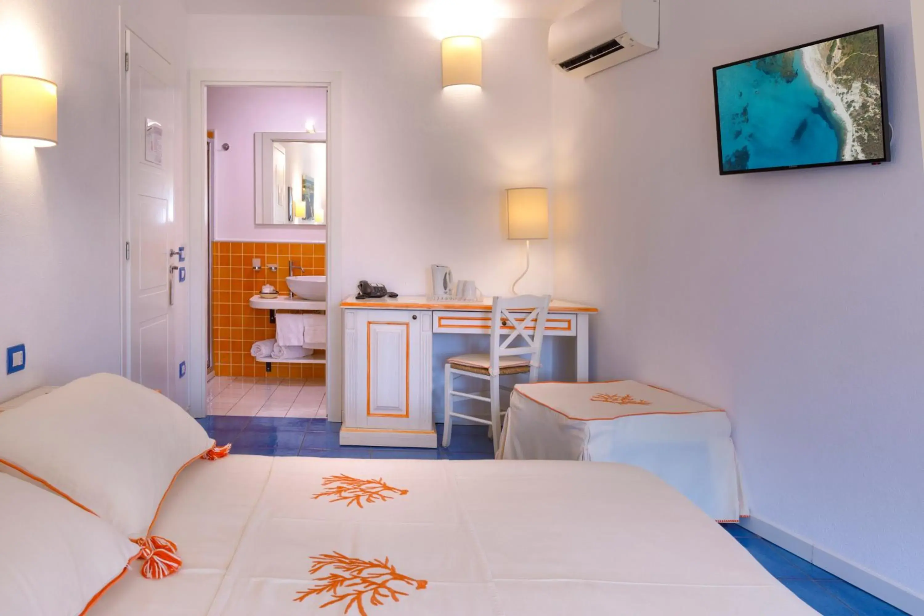 Deluxe Queen Room in Janas Hotel Deluxe Queen Room in Janas Hotel