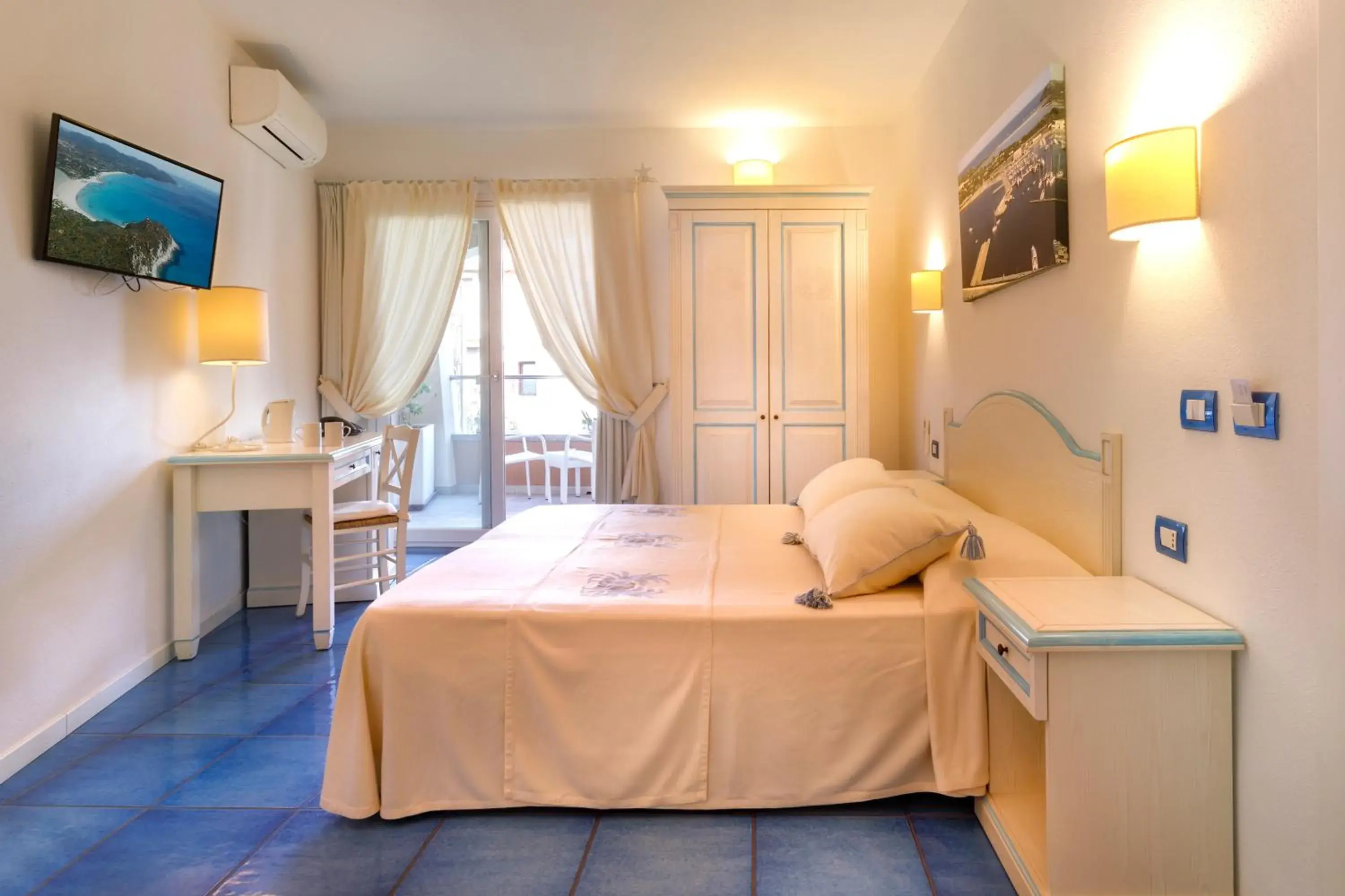 Deluxe Double Room in Janas Hotel Deluxe Double Room in Janas Hotel