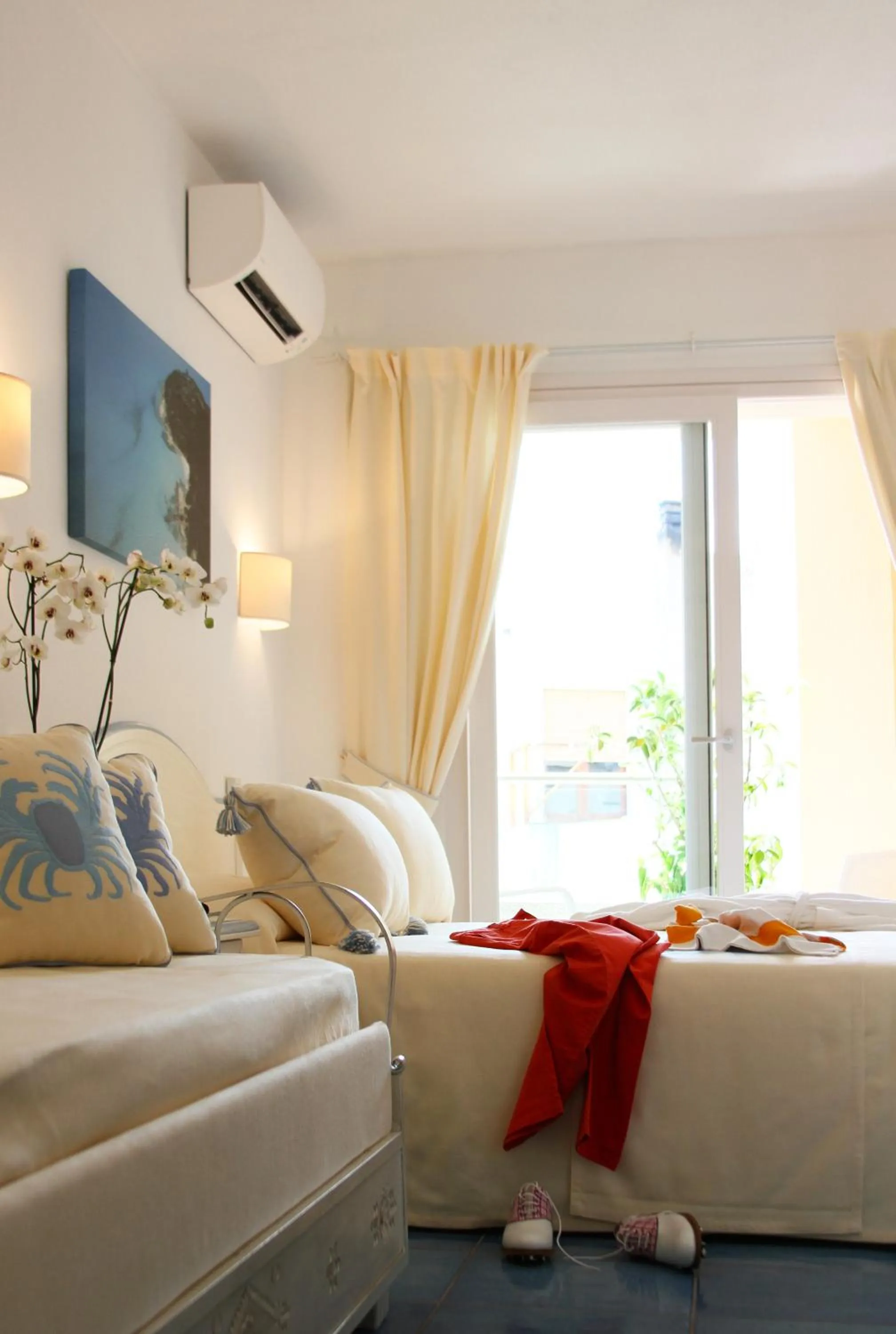 Photo of the whole room, Bed in Janas Hotel