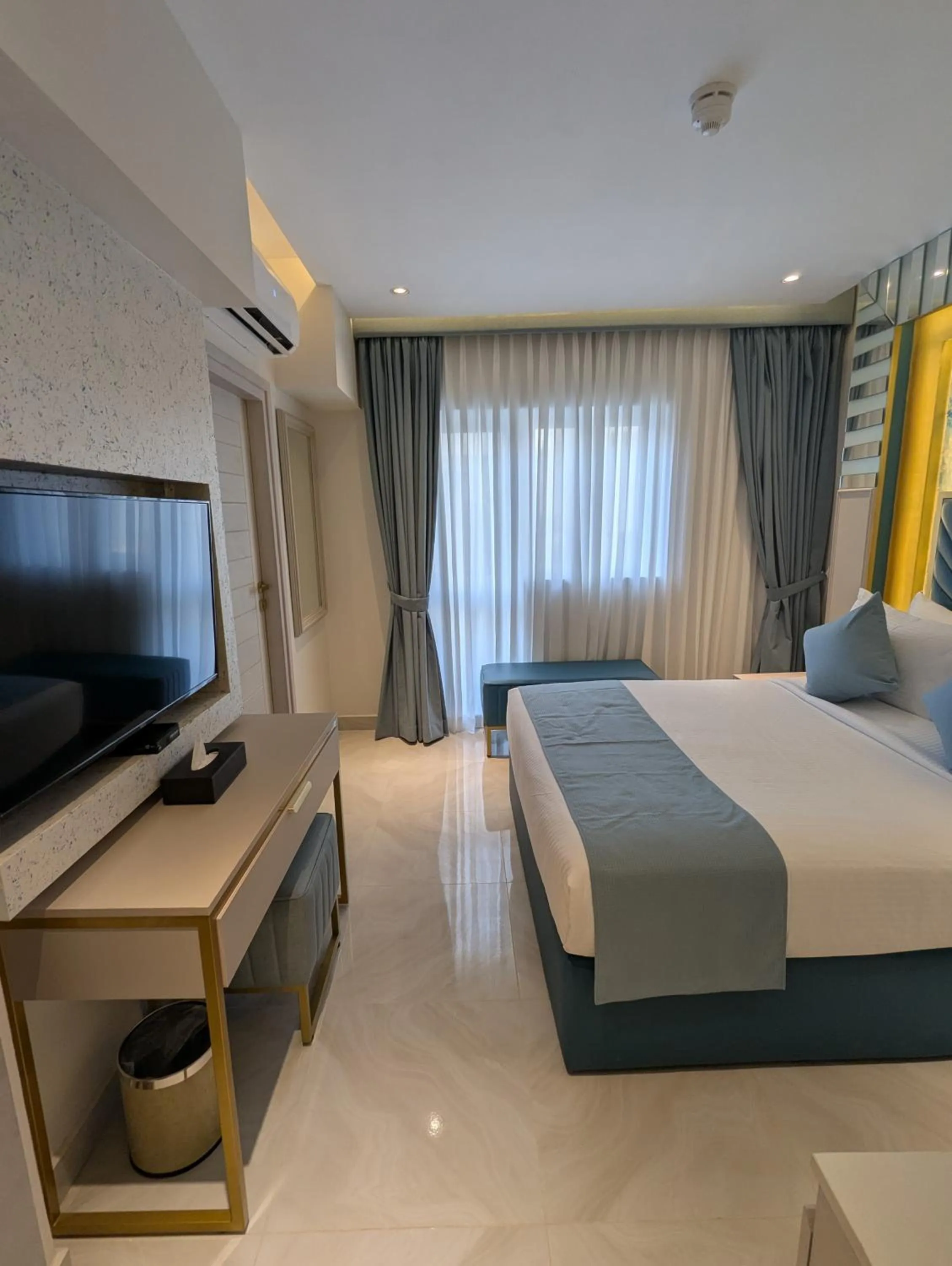 Bed in Marine Bay Colombo