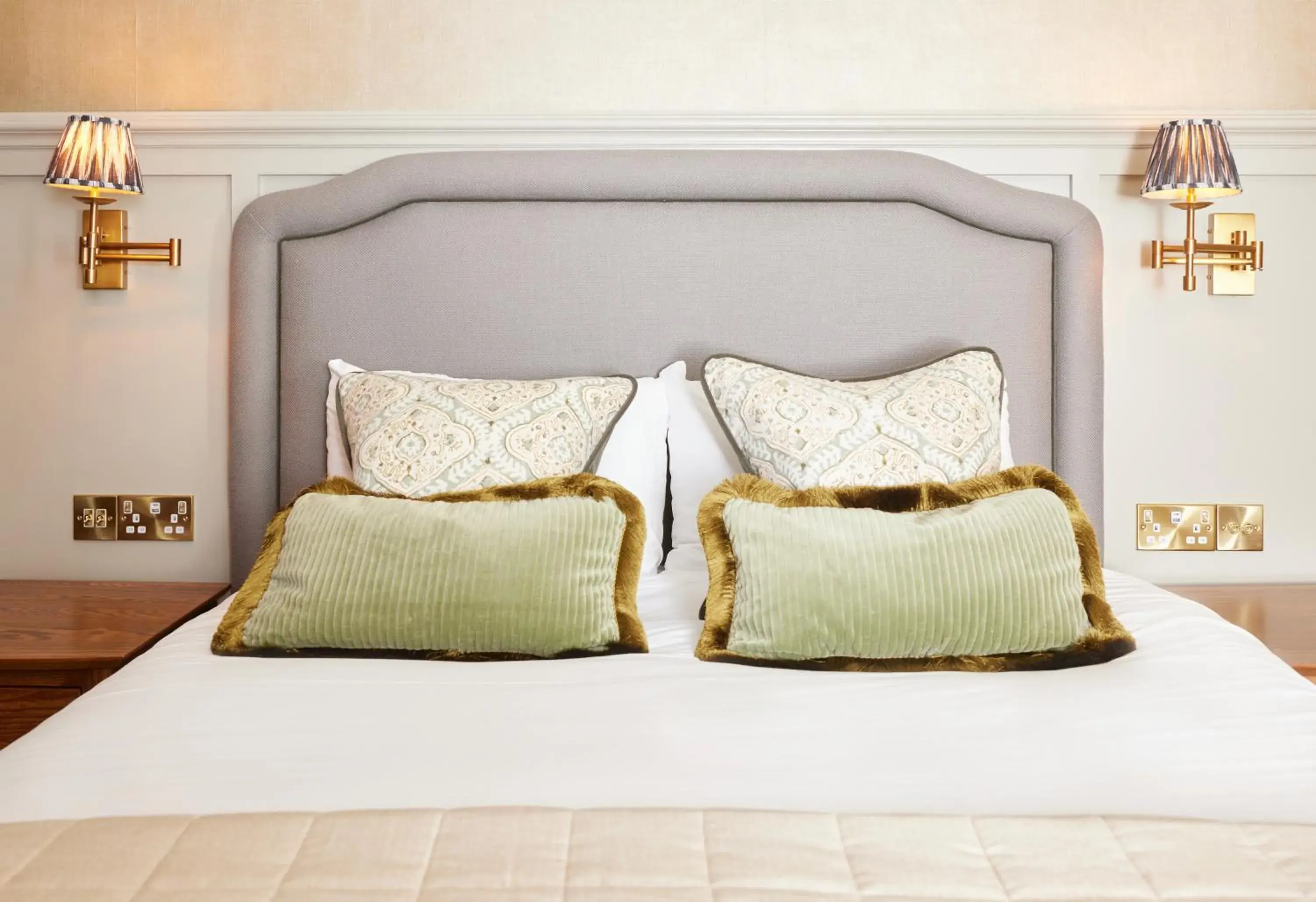 Double Room in Dog and Partridge by Greene King Inns Double Room in Dog and Partridge by Greene King Inns