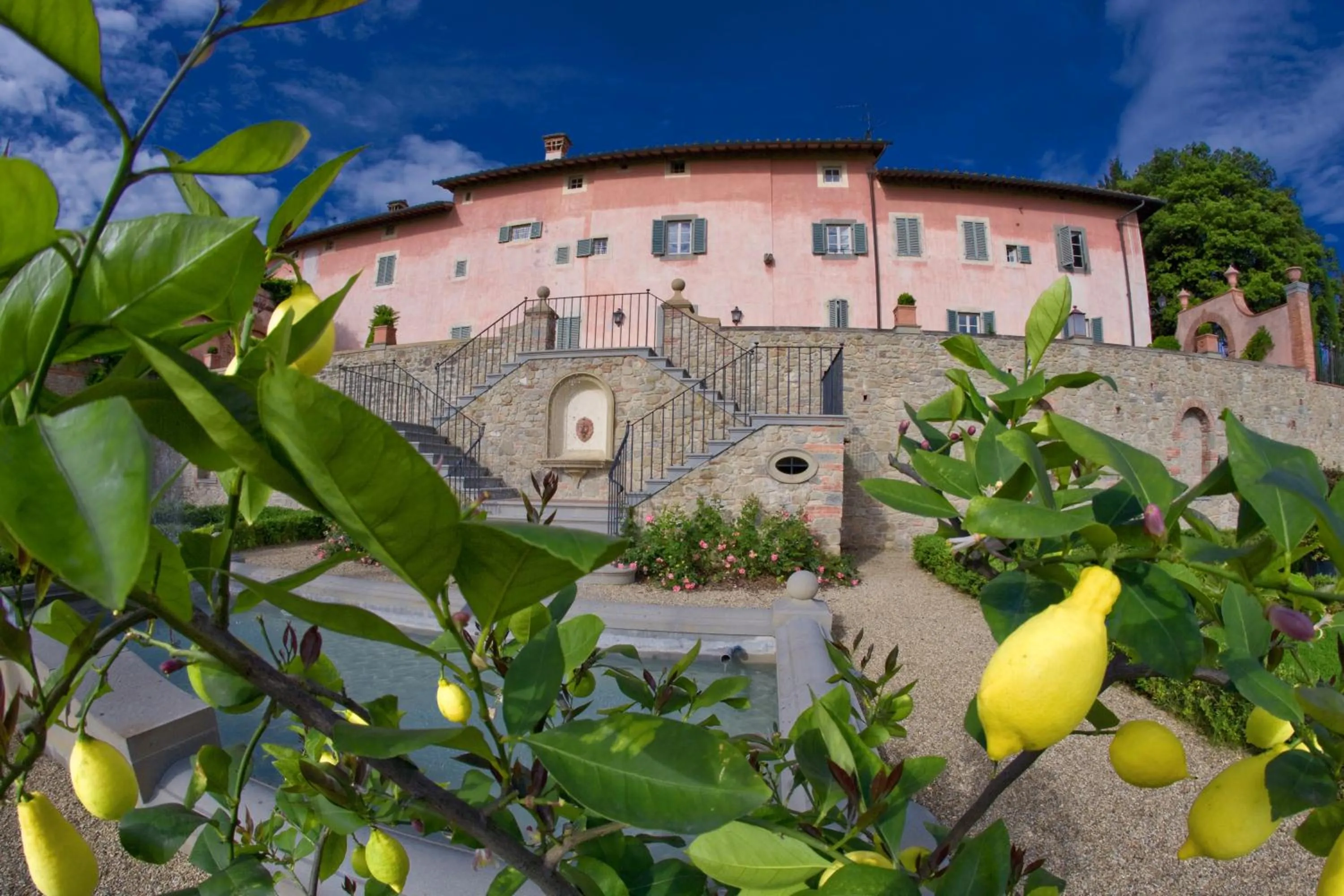 Facade/entrance in Villa Barberino