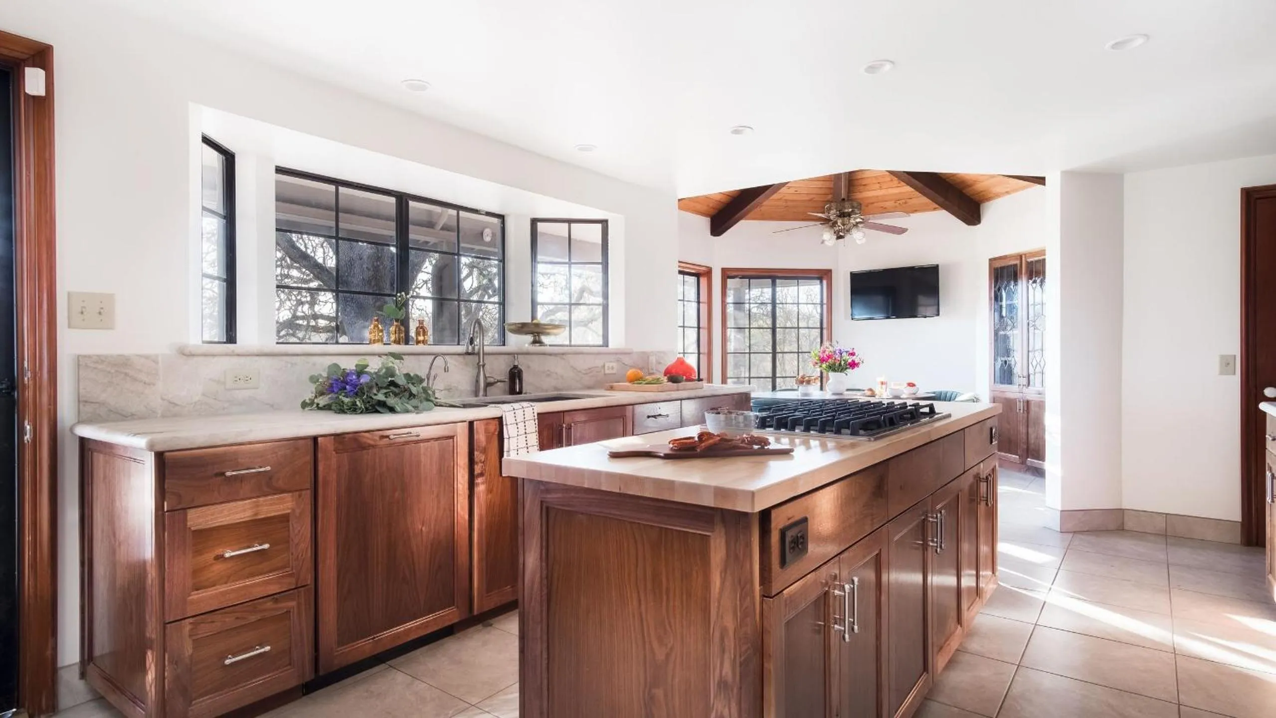 Other in Cathedral by AvantStay Charming Secluded Estate w Sauna Pool Table Views of the Rolling Hills