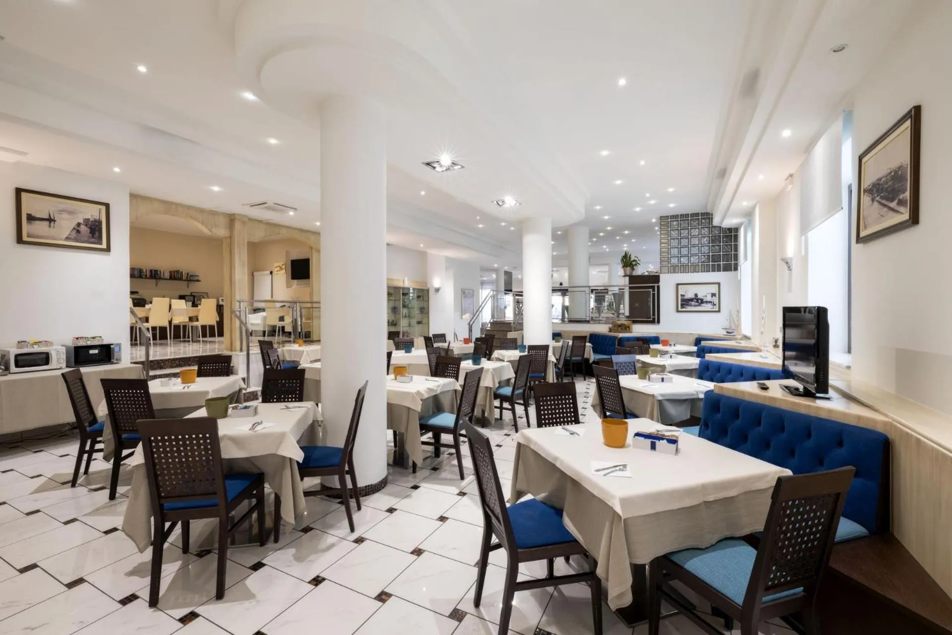 Restaurant/places to eat in Hotel Eden