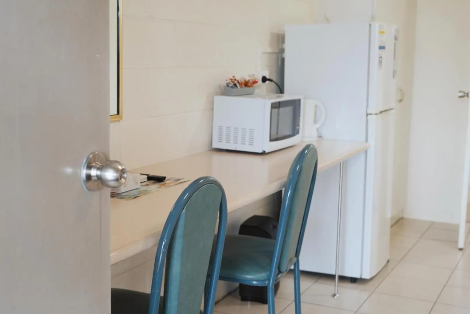 minibar in Porky's Motel Rockhampton