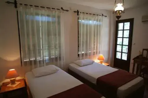 Standard Twin Room - single occupancy in Misafir Evi Standard Twin Room - single occupancy in Misafir Evi