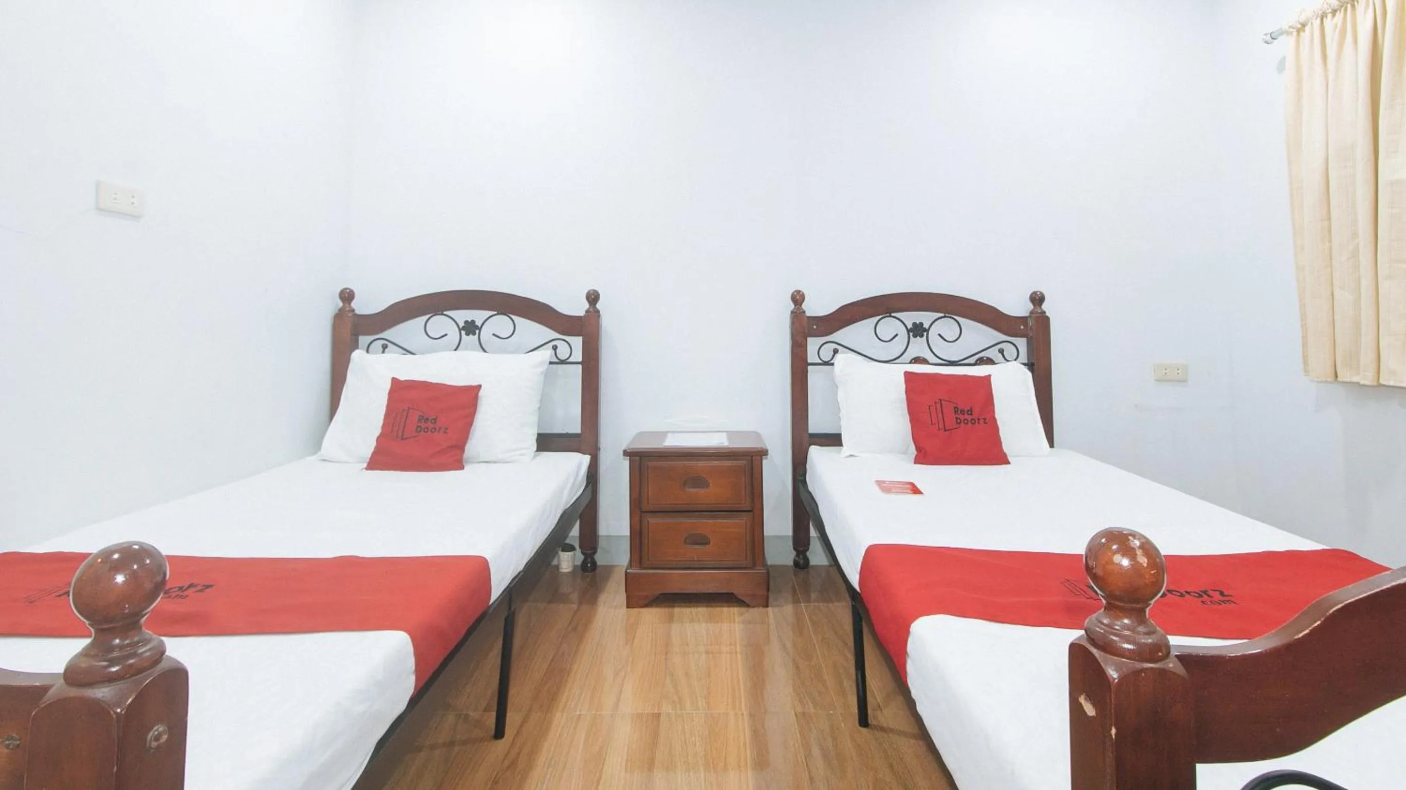 Bed in RedDoorz at Guimod Transient House Ilocos Sur