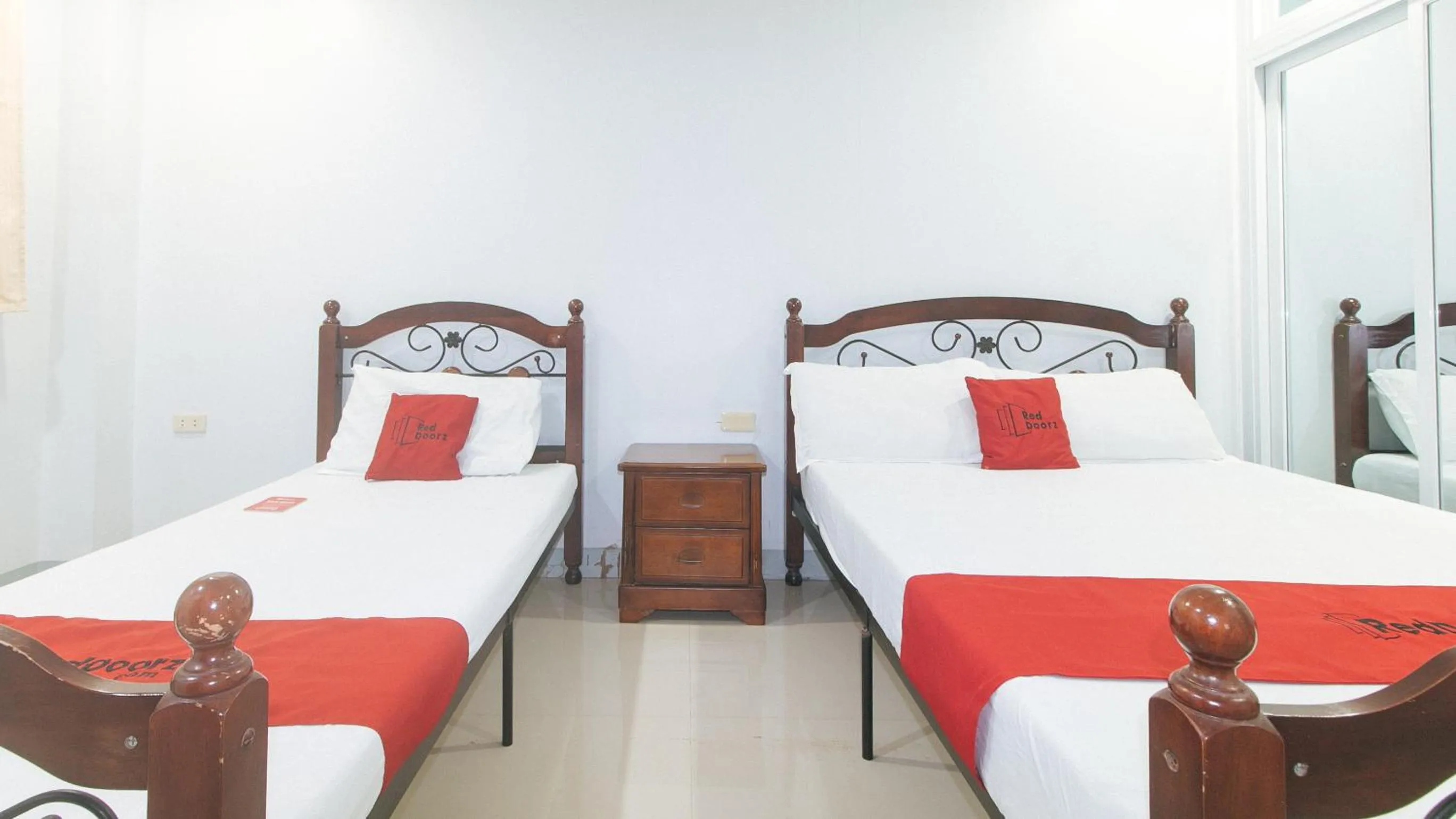 Bed in RedDoorz at Guimod Transient House Ilocos Sur