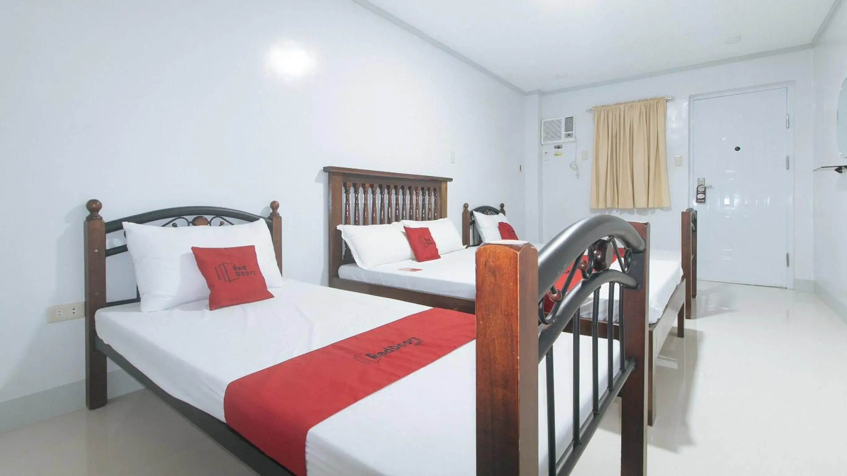 Bed in RedDoorz at Guimod Transient House Ilocos Sur Bed in RedDoorz at Guimod Transient House Ilocos Sur