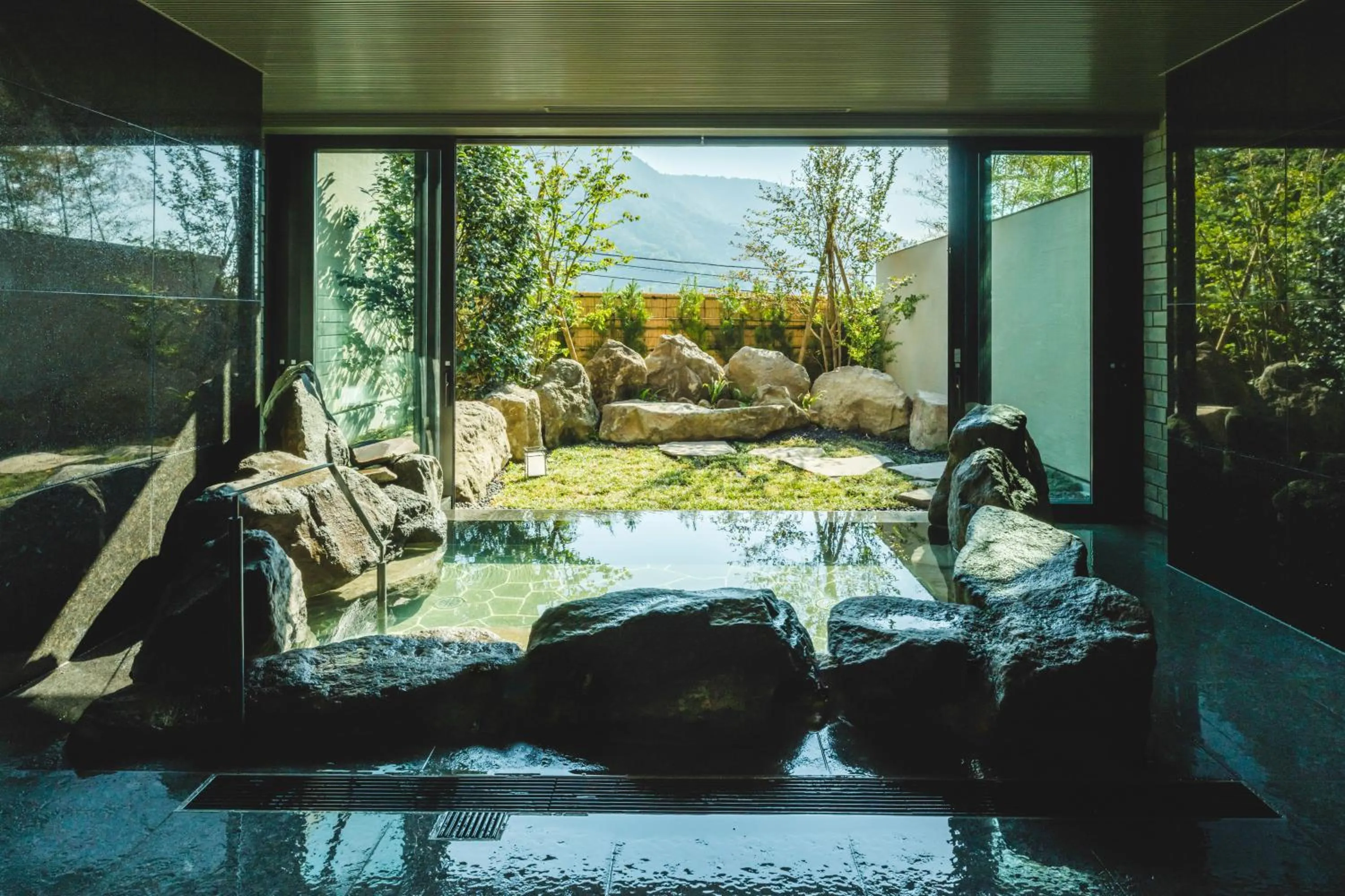 Area and facilities in Hakone Gora KARAKU