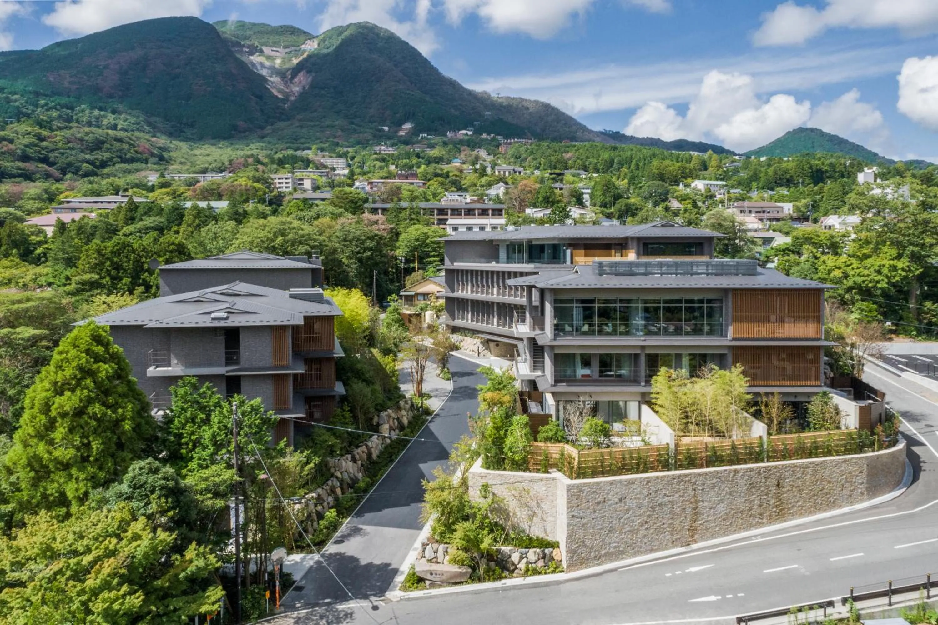 Property building in Hakone Gora KARAKU