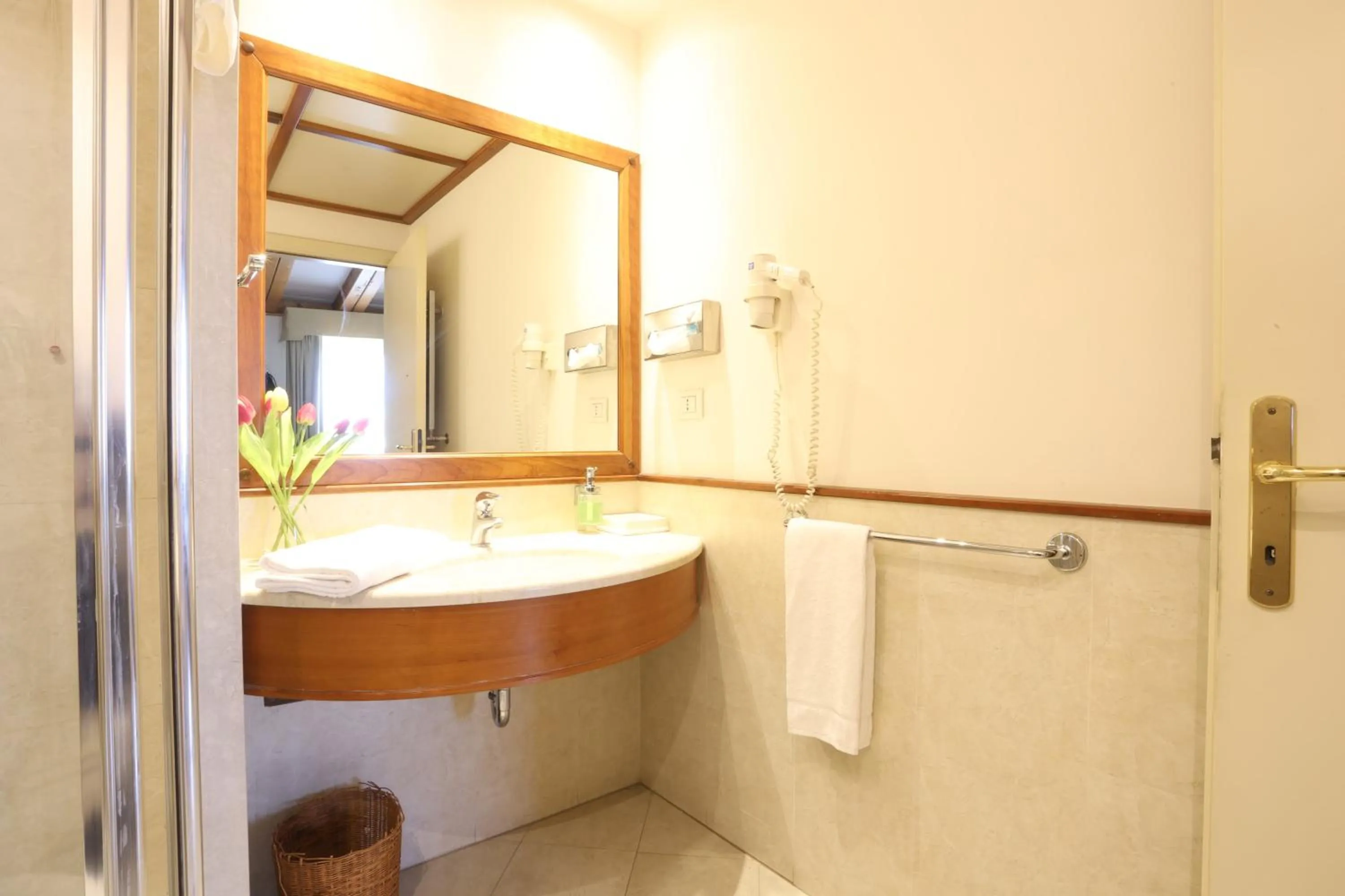 Shower in Hotel Della Torre 1850