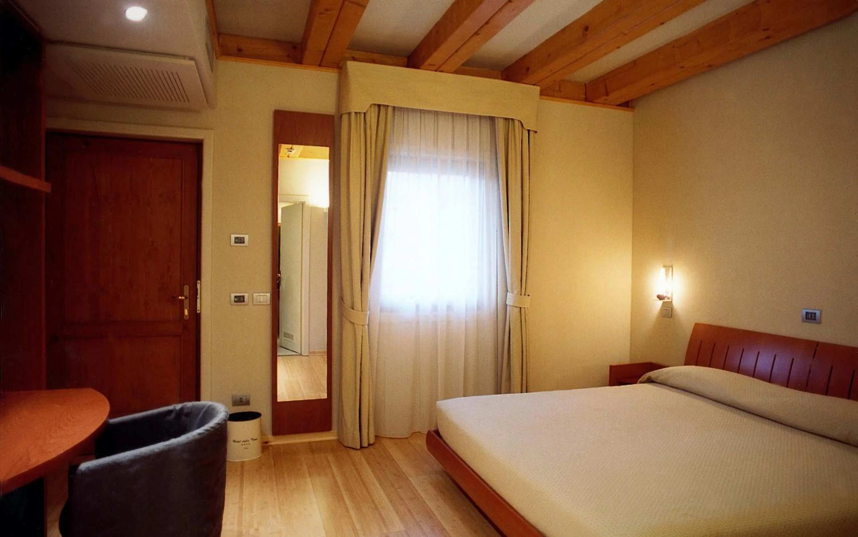 Photo of the whole room, Bed in Hotel Della Torre 1850