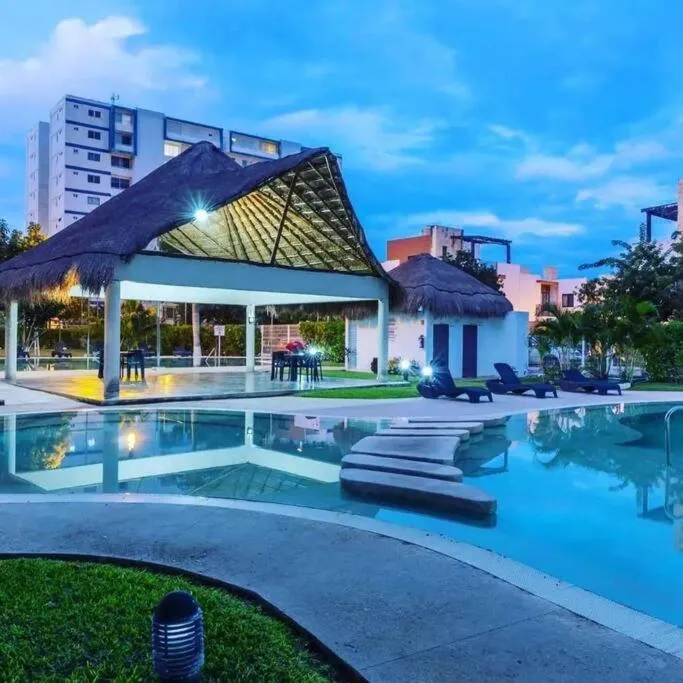 Apartamento exclusivo piscina, jaccuzi, céntrico.