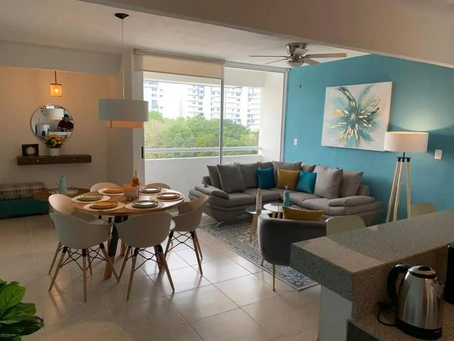 Apartamento exclusivo piscina, jaccuzi, céntrico.