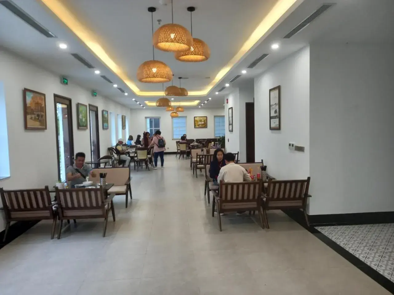 Restaurant/places to eat in INDOTEL HALONG HOTEL Restaurant/places to eat in INDOTEL HALONG HOTEL
