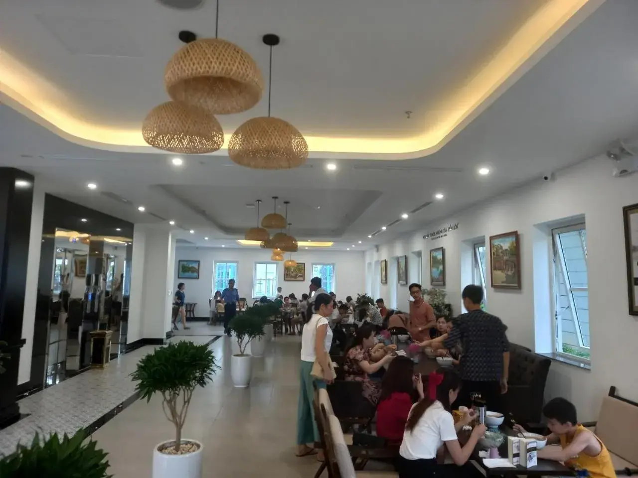 Restaurant/places to eat in INDOTEL HALONG HOTEL Restaurant/places to eat in INDOTEL HALONG HOTEL
