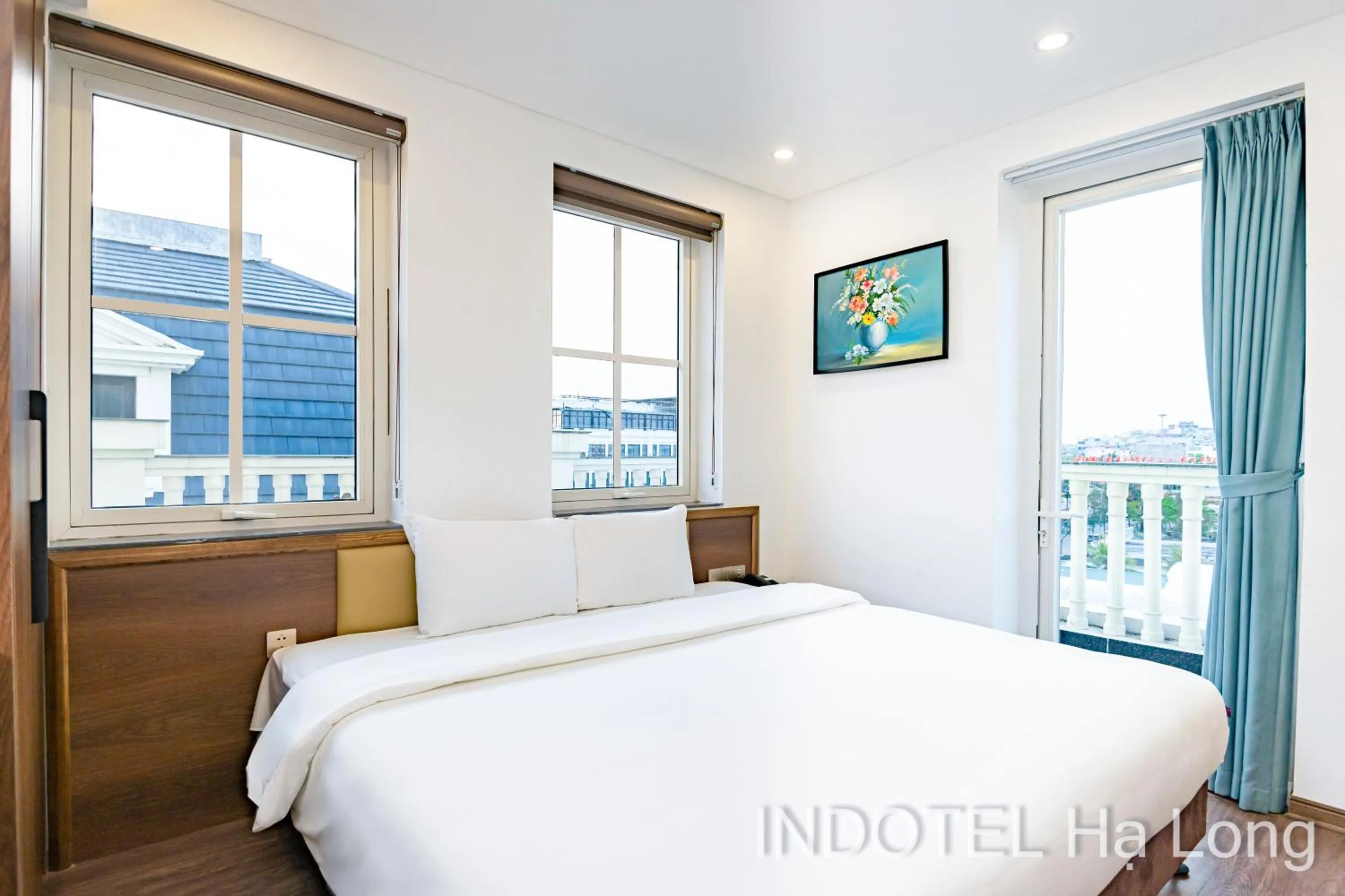 Bed in INDOTEL HALONG HOTEL