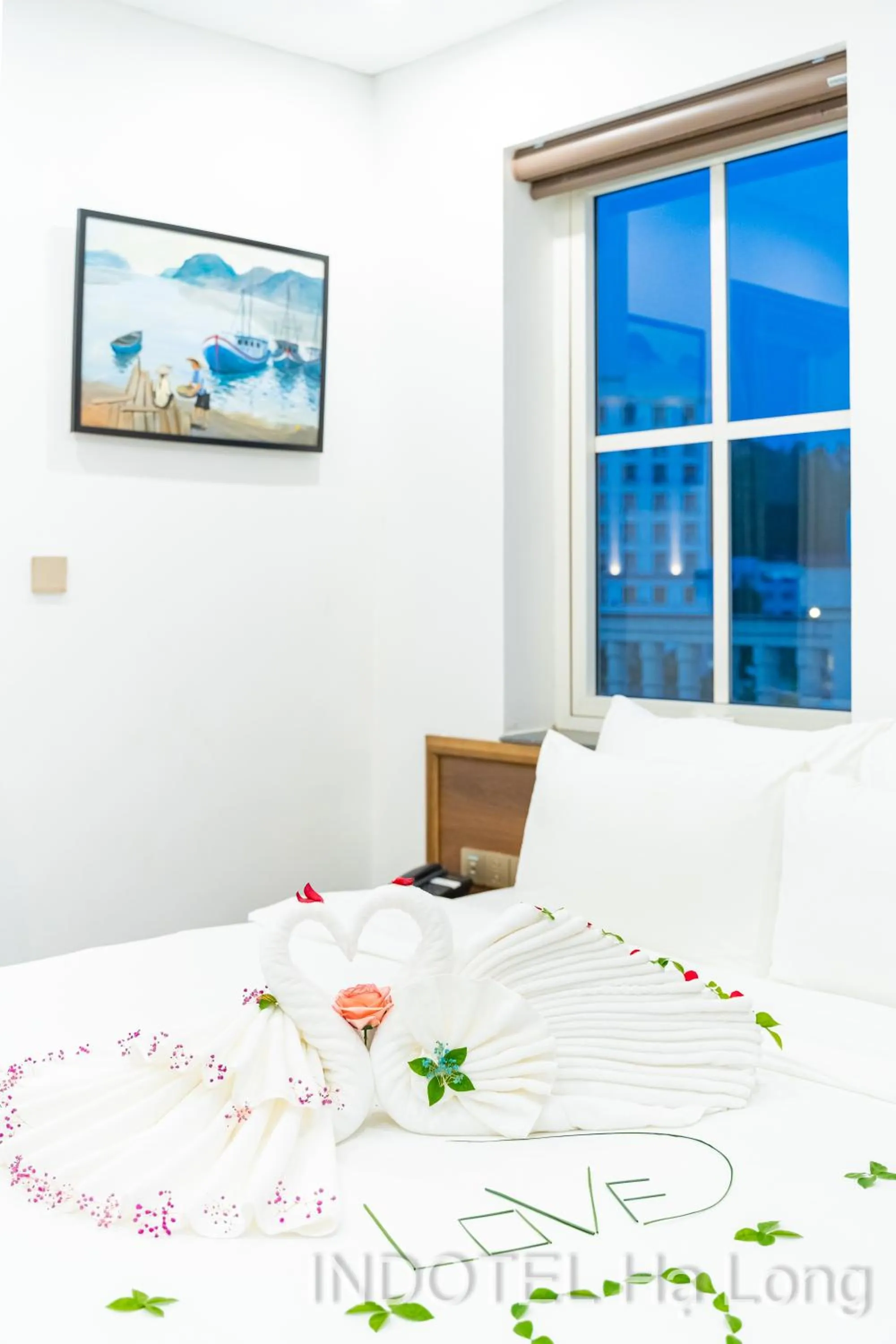 Bed in INDOTEL HALONG HOTEL