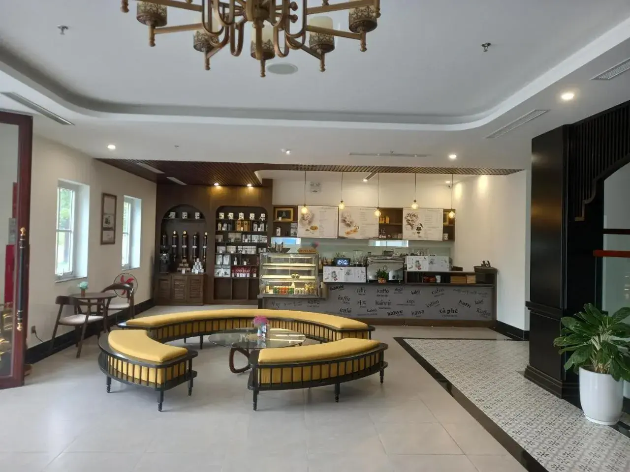 Food and drinks in INDOTEL HALONG HOTEL Food and drinks in INDOTEL HALONG HOTEL