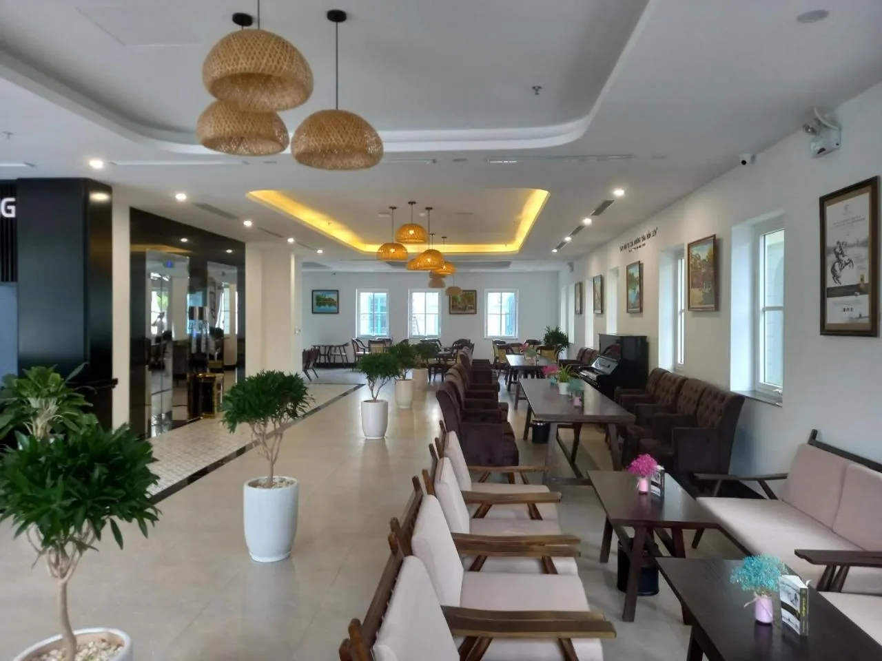 Restaurant/places to eat in INDOTEL HALONG HOTEL