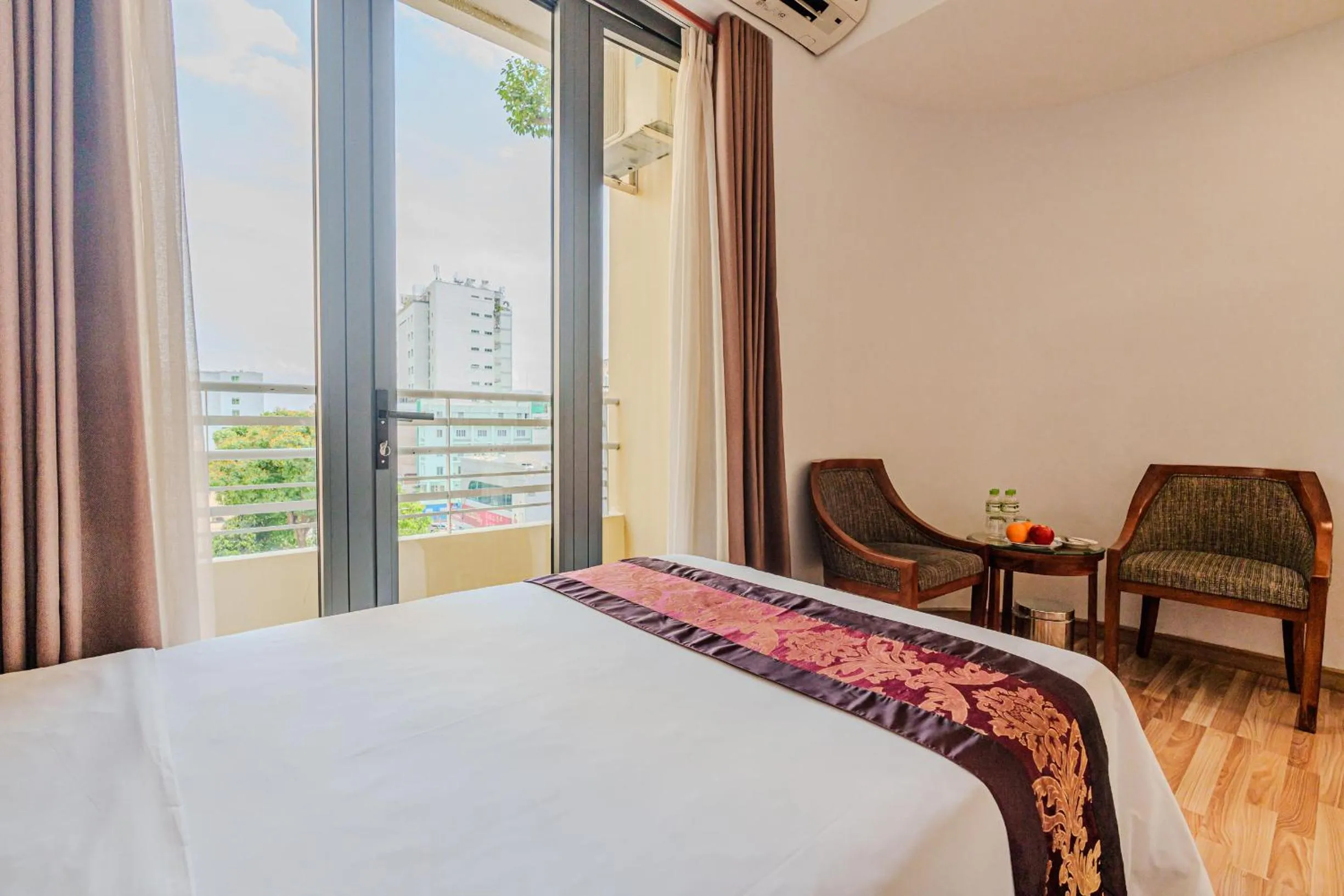 Balcony/Terrace, Bed in T78 Hotel Managed by Nha khach T78