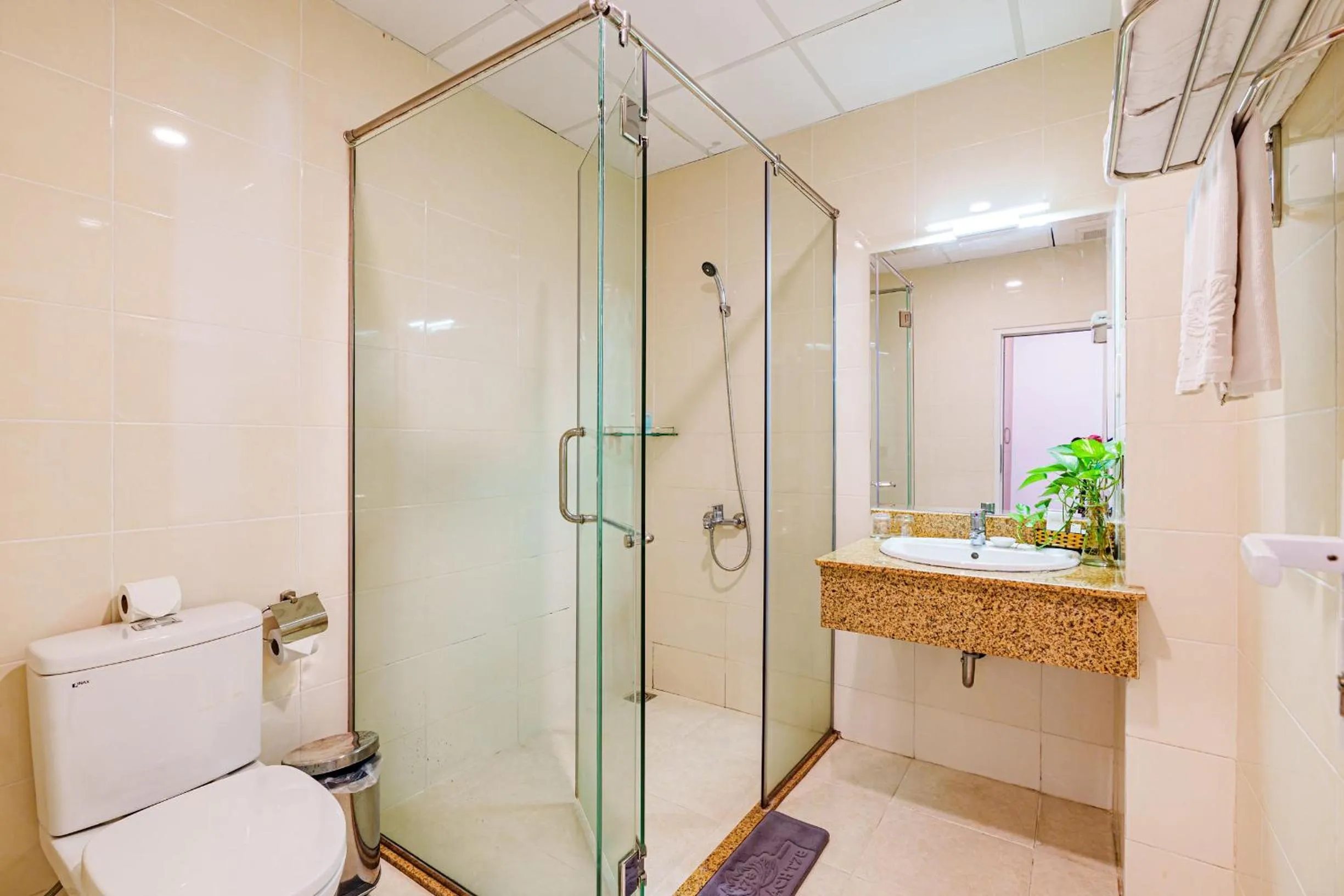 Bathroom in T78 Hotel Managed by Nha khach T78