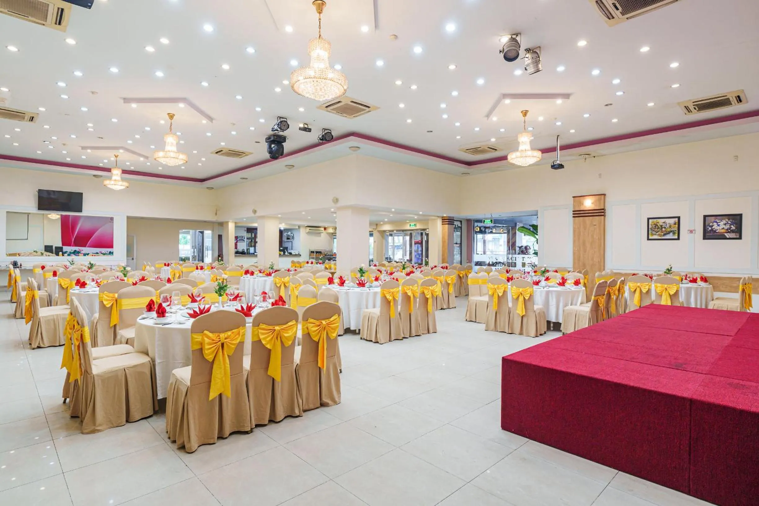 Restaurant/places to eat in T78 Hotel Managed by Nha khach T78