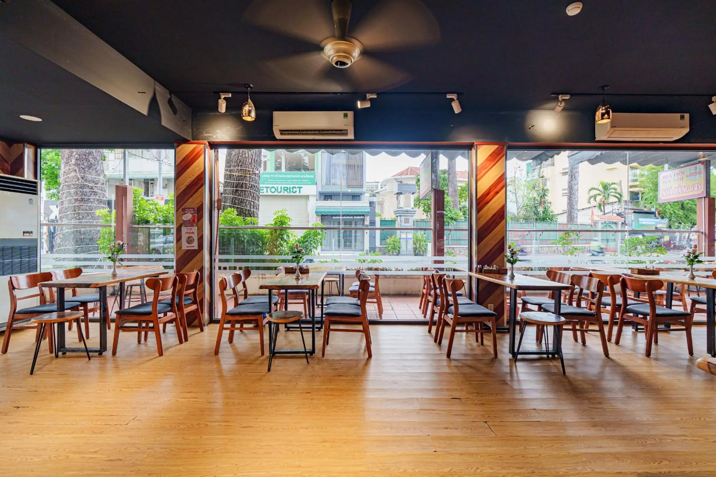 Restaurant/places to eat in T78 Hotel Managed by Nha khach T78