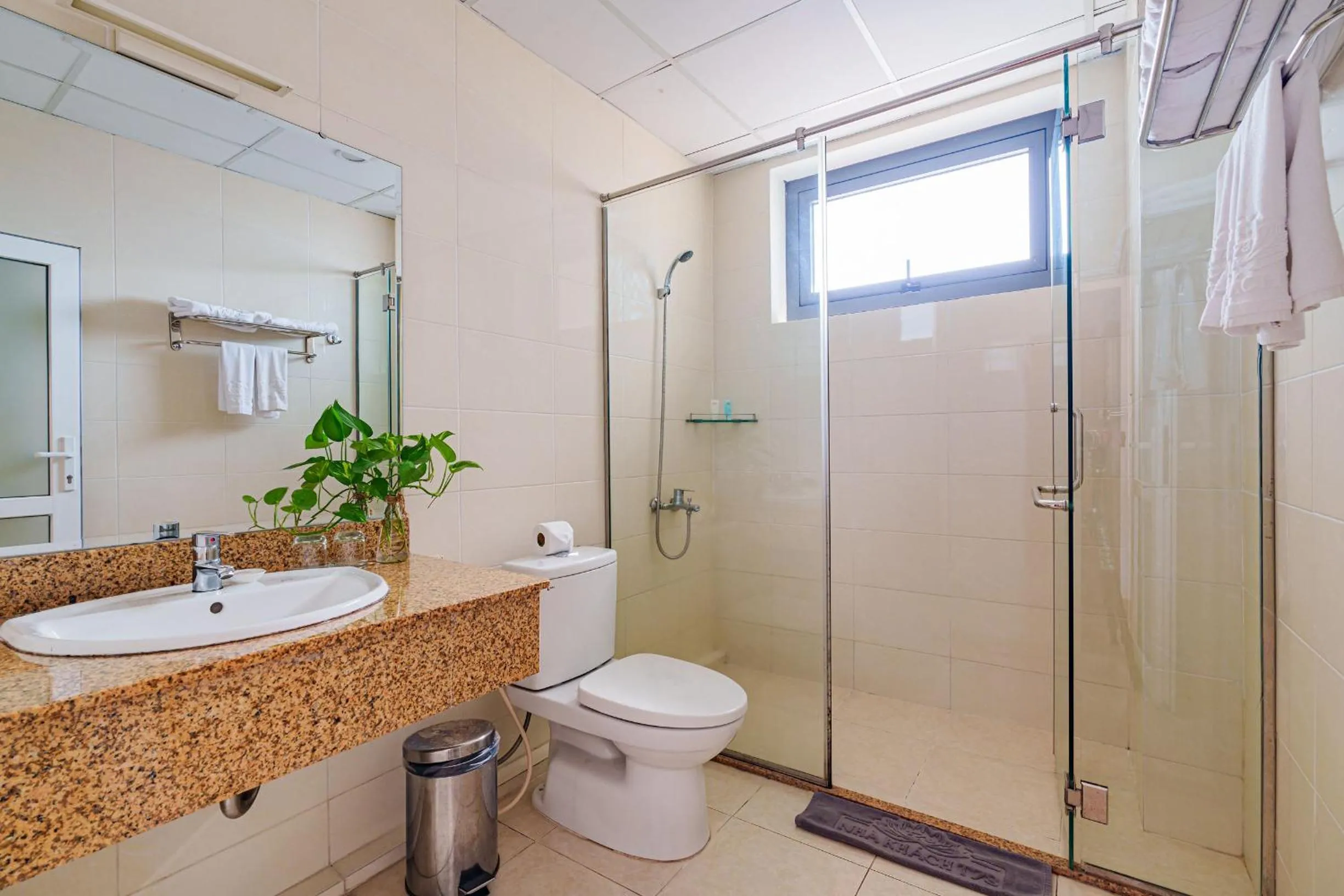 Bathroom in T78 Hotel Managed by Nha khach T78
