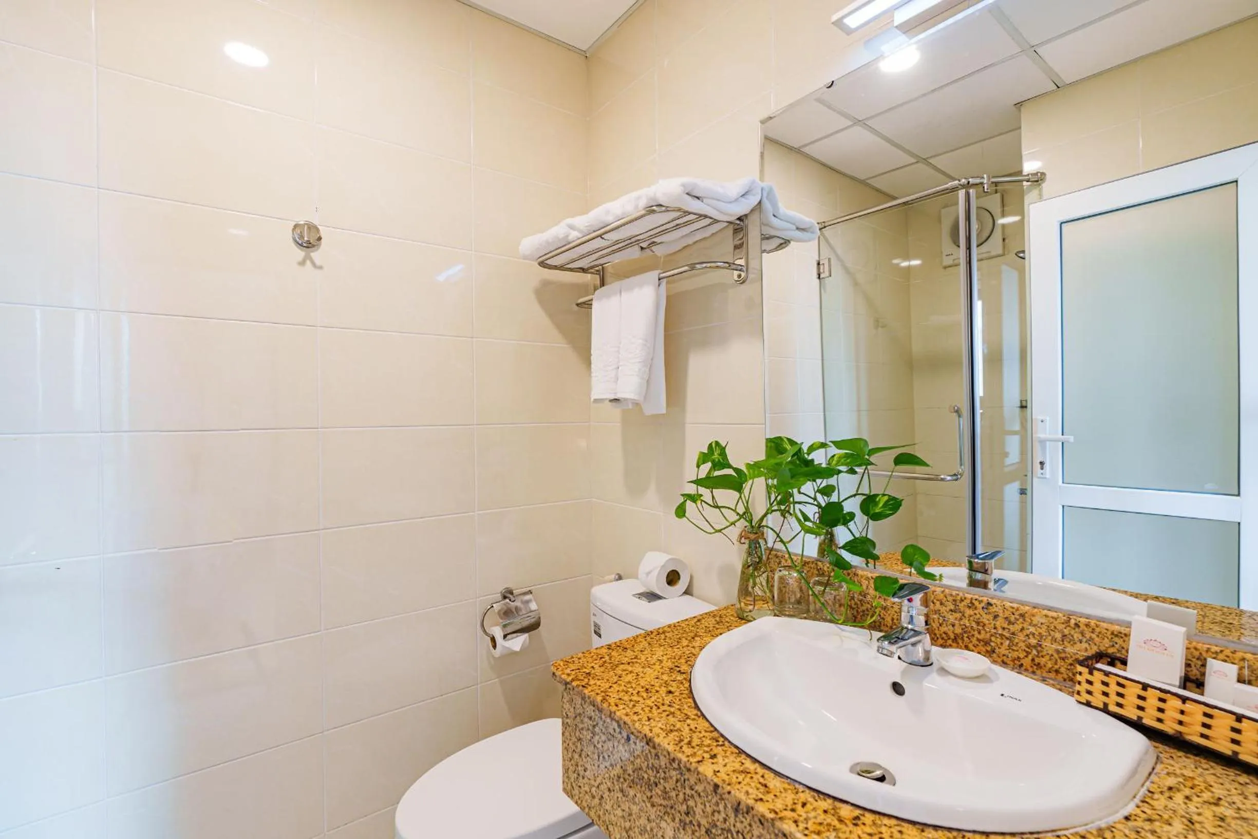 Shower in T78 Hotel Managed by Nha khach T78