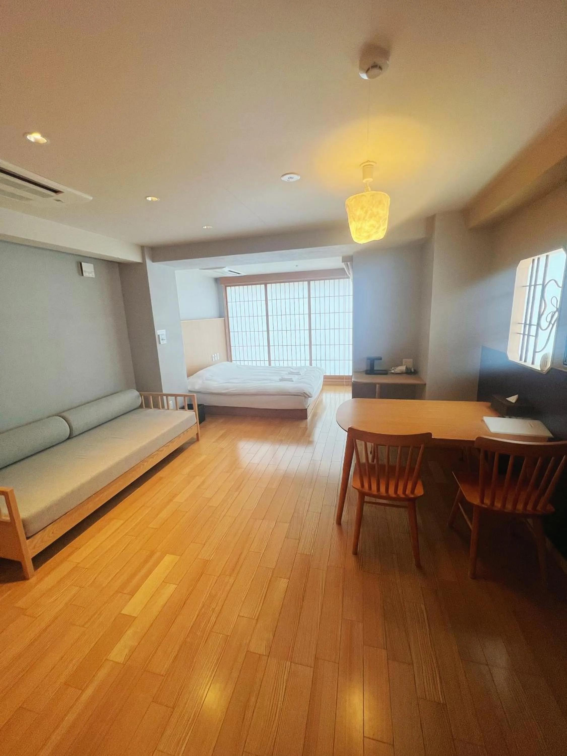 Photo of the whole room in Nplus Tokyo Akihabara Premium