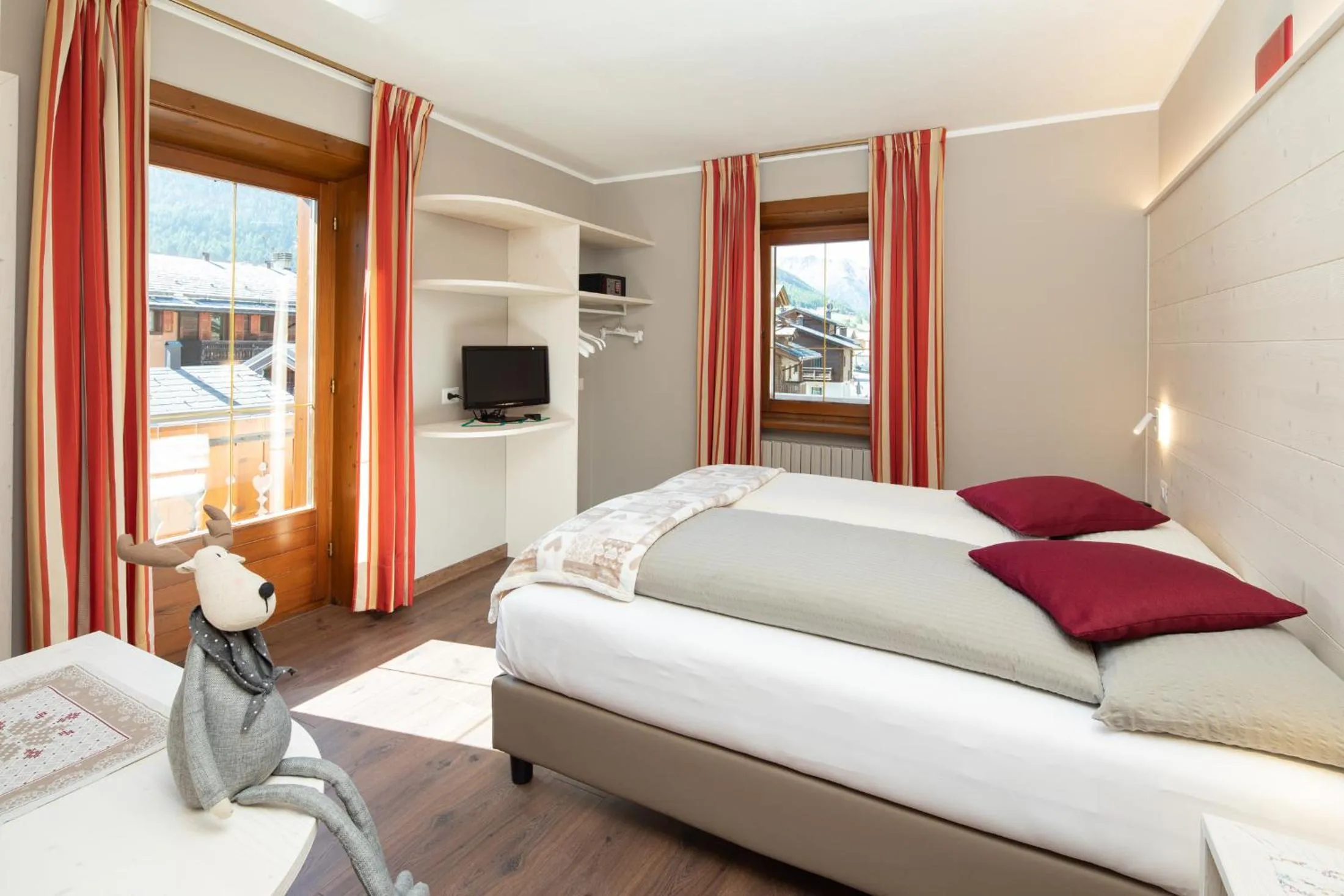 Bedroom, Bed in Hotel Krone