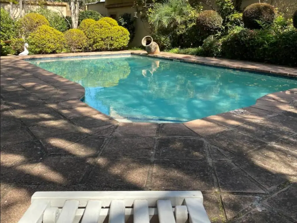 Swimming pool in Tuscan Rose