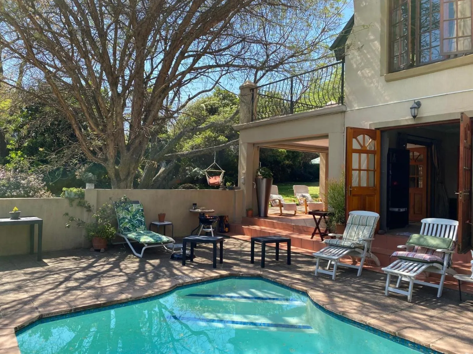 Swimming pool in Tuscan Rose