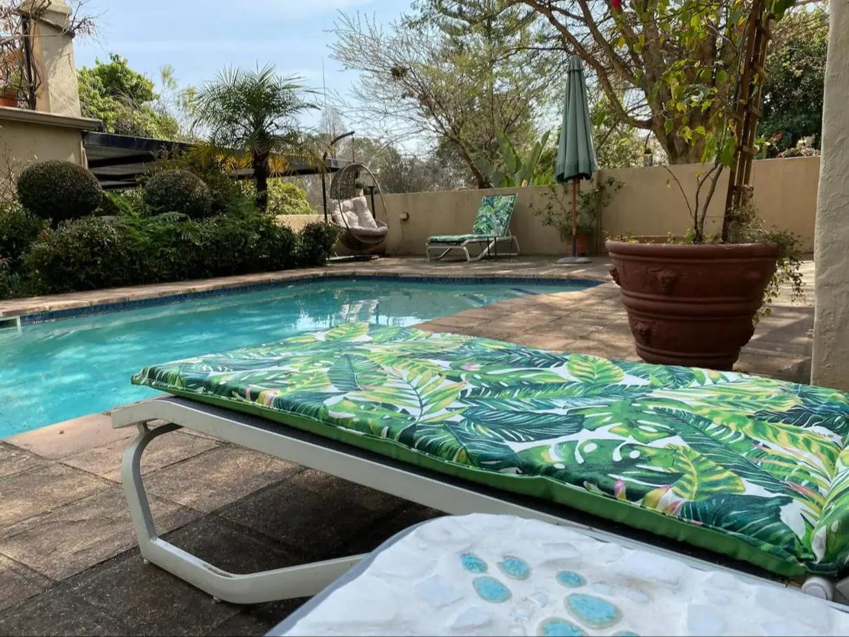 Swimming pool in Tuscan Rose