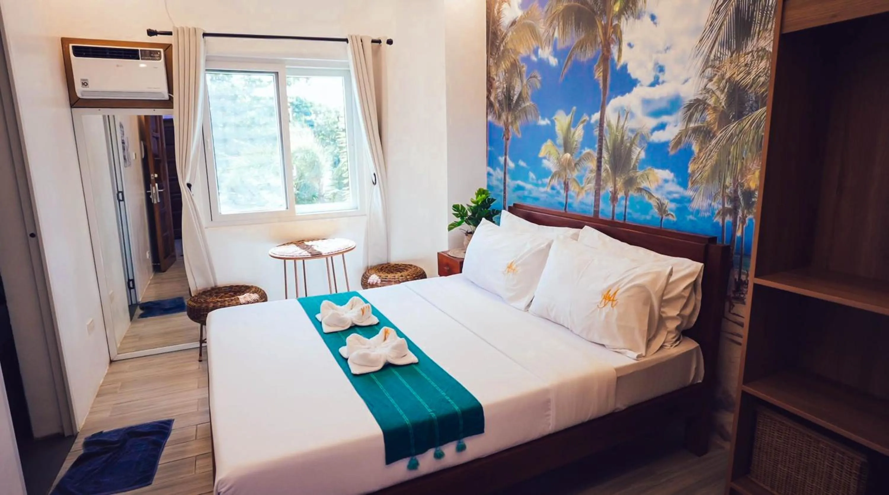 Photo of the whole room in A&A of the North